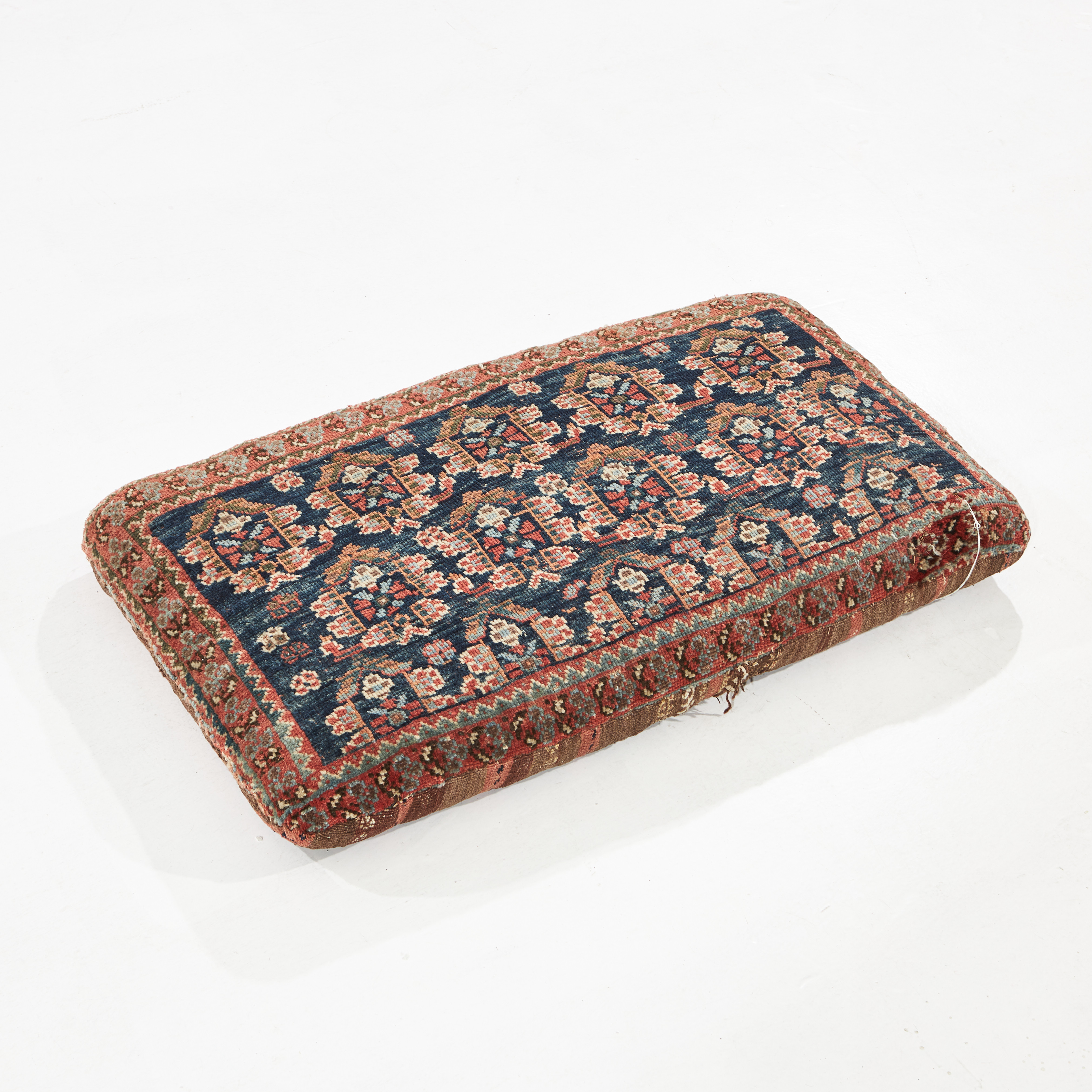 DYNA, pall, orientaliskt ursprung, tillverkad omkring 1900-talets första hälft.