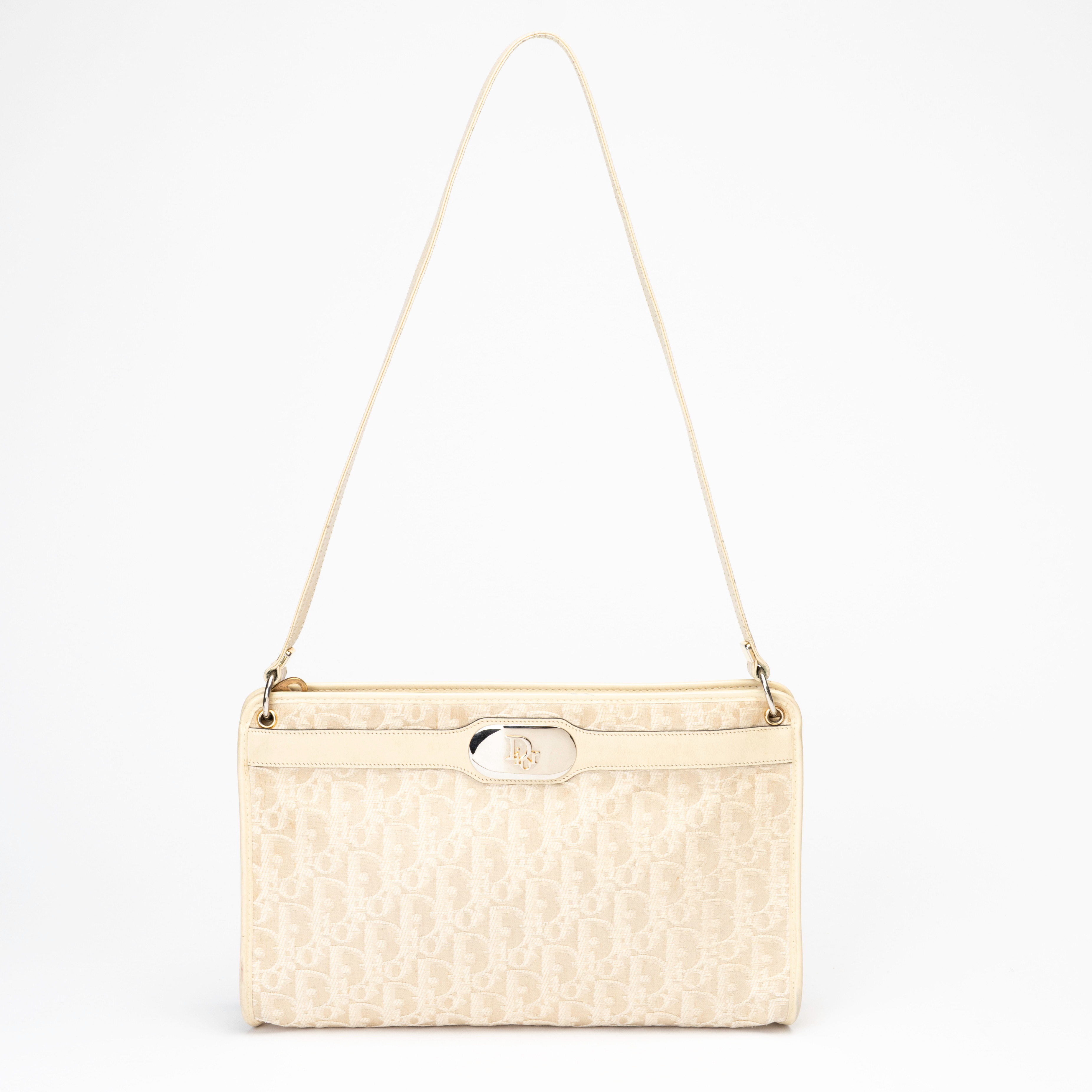 CHRISTIAN DIOR. Axelbandsväska, Beige Oblique bag, 1970/80-tal.