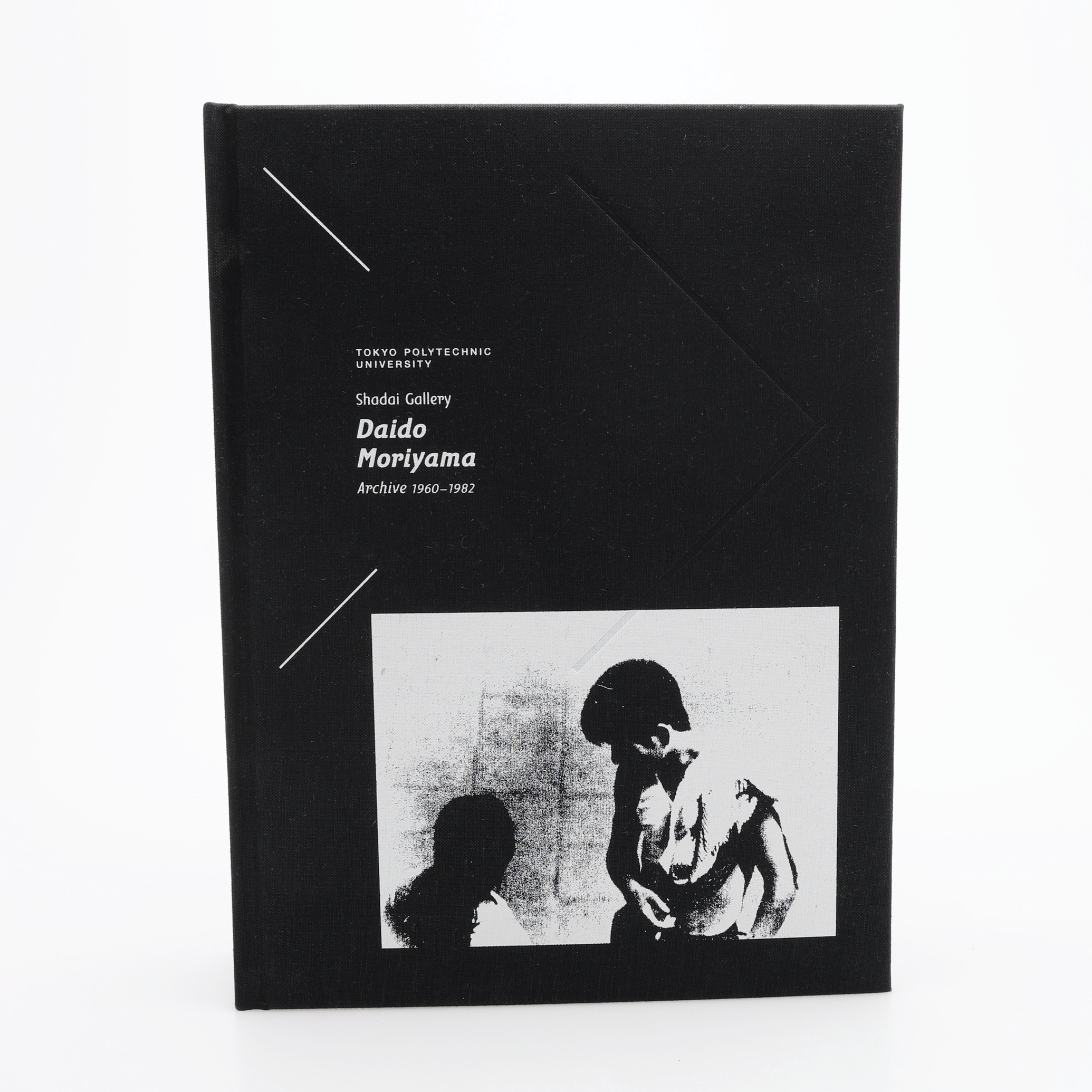 FOTO. DEN JAPANSKE FOTOGRAFEN DAIDO MORIYAMAS "TOKYO POLYTECHNIC UNIVERSITY SHADAI GALLERY DAIDO MORIYAMA ARCHIVE 1960─1982" I FÖRSTA UPPLAGAN, 2021 - SIGNERAD.