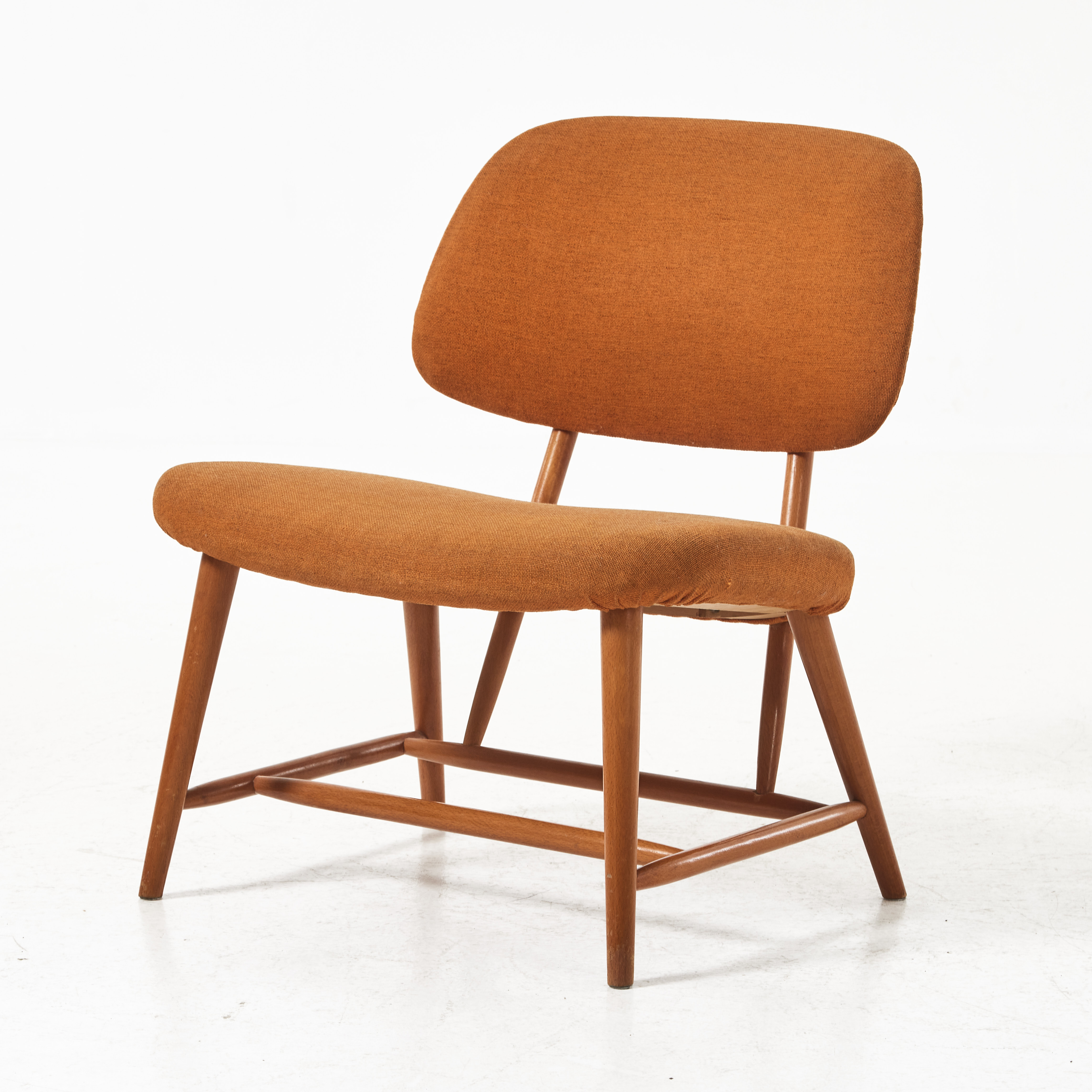 ALF  SVENSSON. "TeVe", fåtölj, stomme i bok, Bra Bohag, Studio Ljungs Industrier, textilklädsel, modellen formgiven 1953.