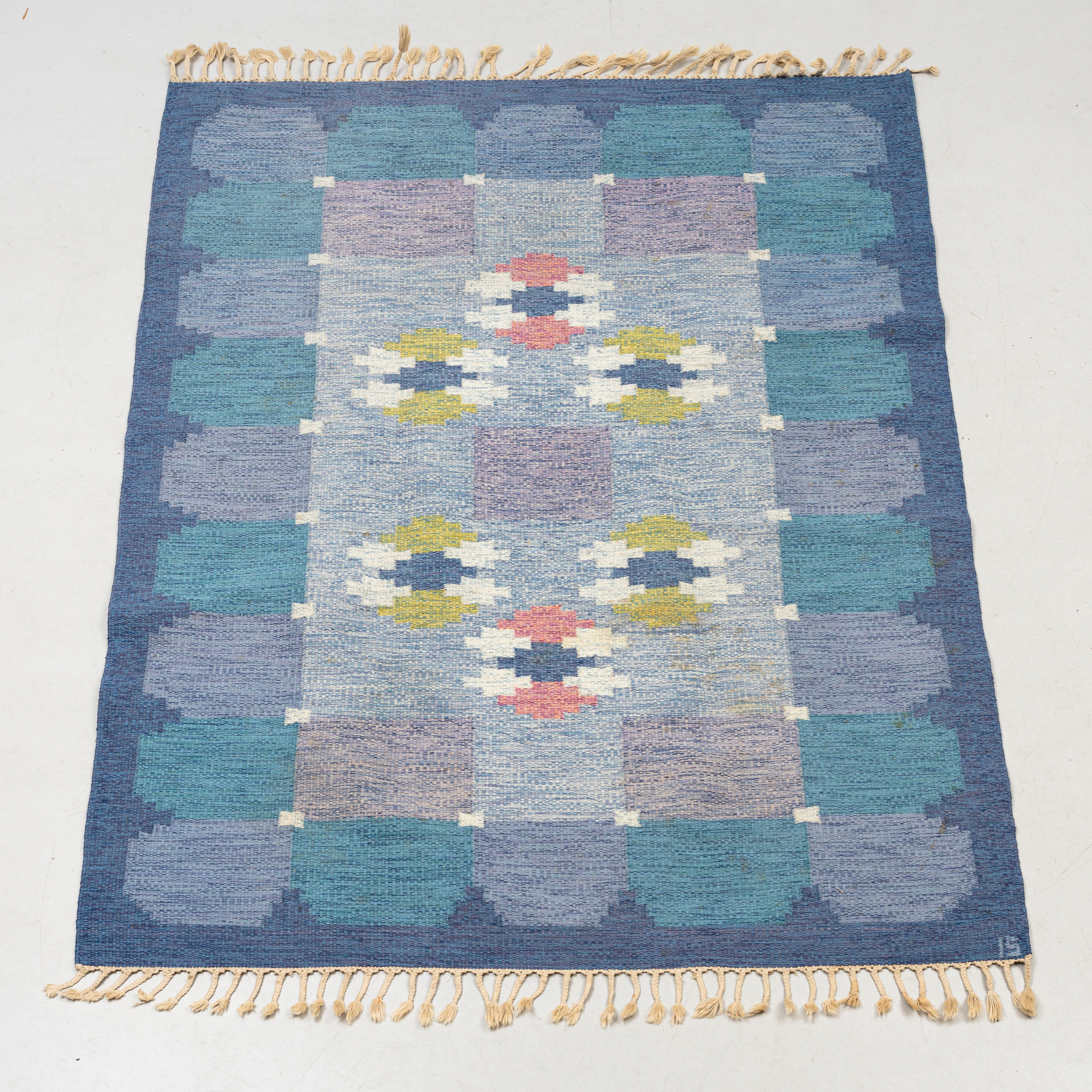 INGEGERD SILOW. Matta, röllakan, monogramsignerad, ca 230 x 168 cm.