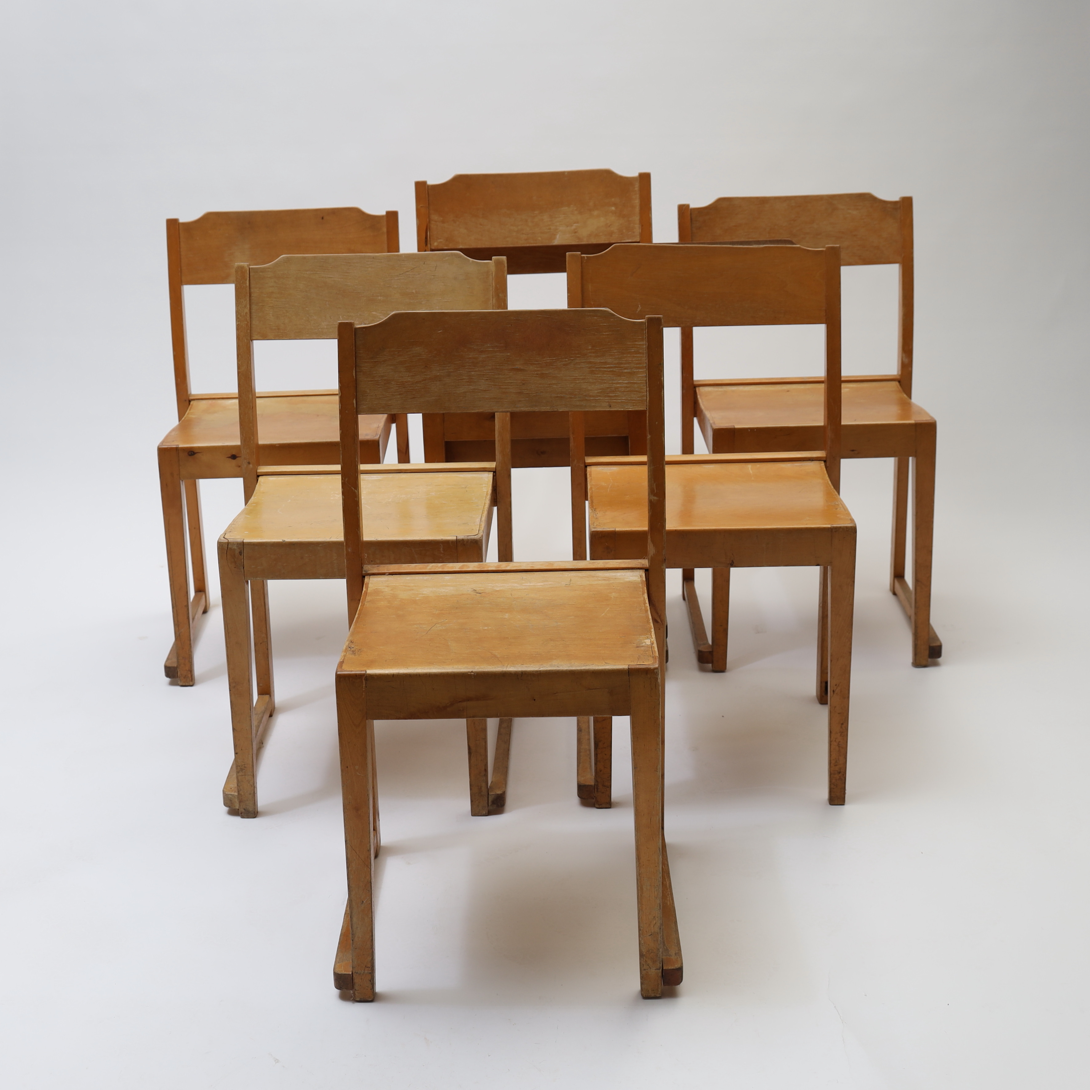 SVEN MARKELIUS. Stapelstolar "Orkesterstolen" 7 stycken, 1900-talets mitt.