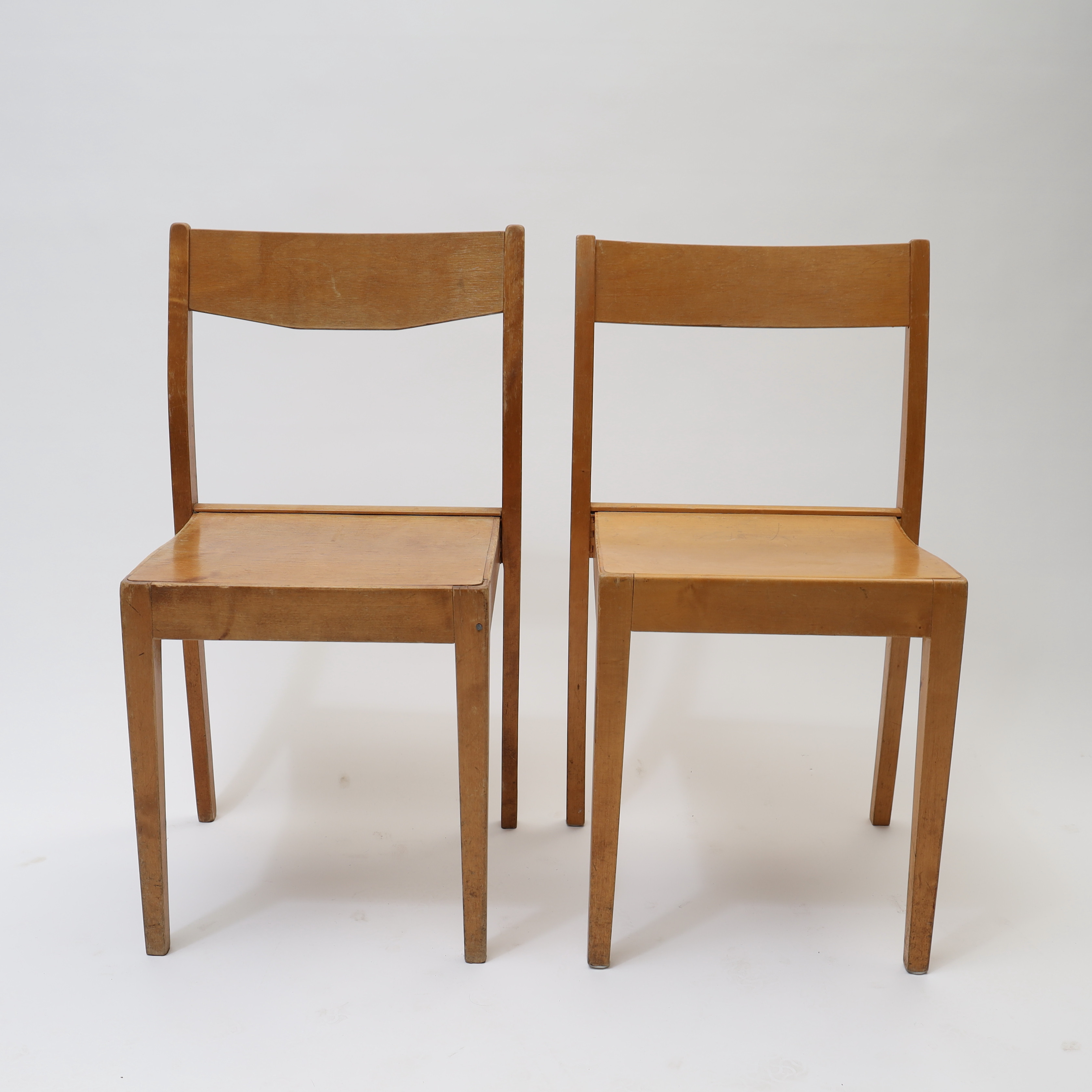 SVEN MARKELIUS. Stapelstolar "Orkesterstolen" 2 stycken, 1900-talets mitt.