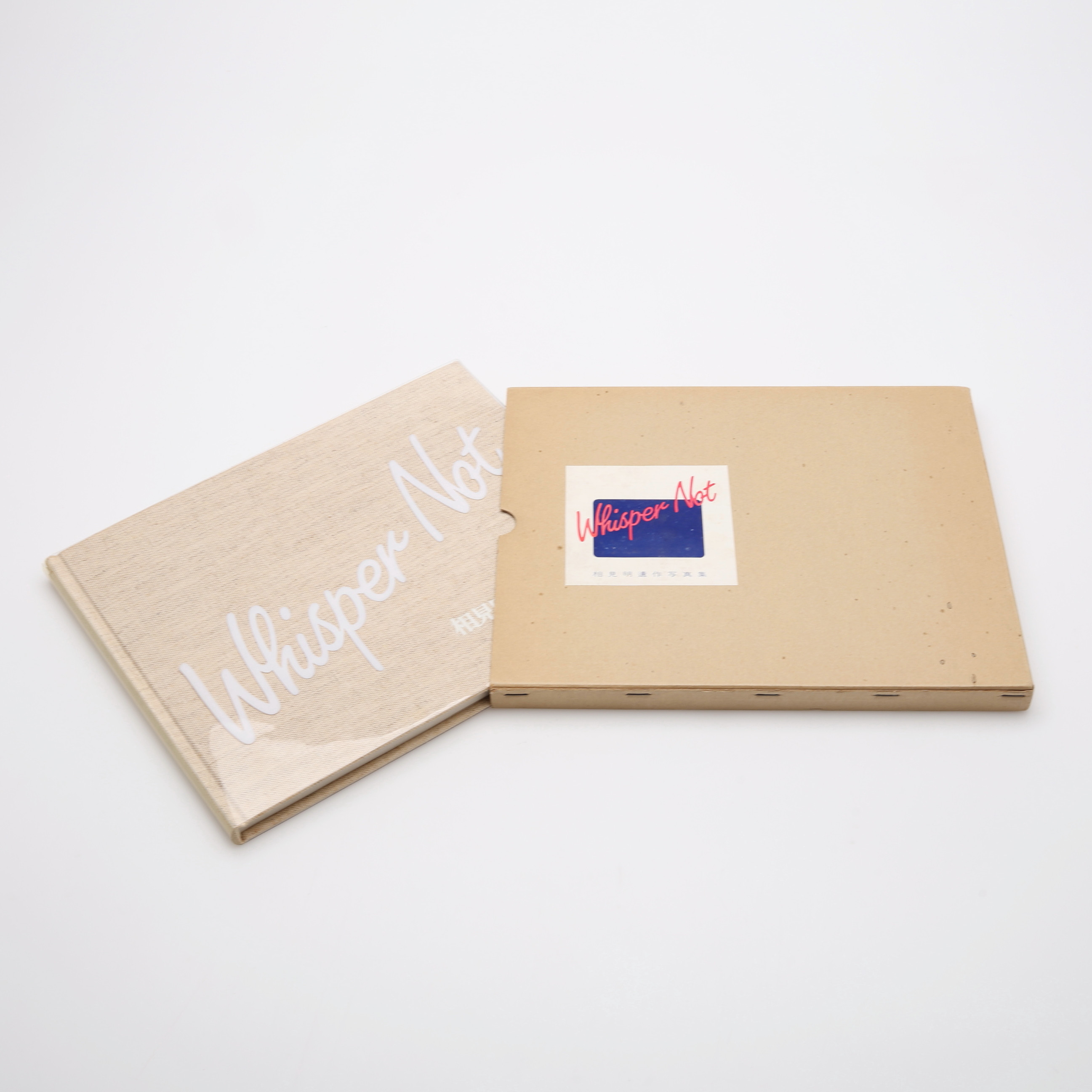 FOTO. DEN JAPANSKE FOTOGRAFEN AIMI AKIRAS POSTUMT UTGIVNA "WHISPER NOT" I FÖRSTA UPPLAGAN, 1983.