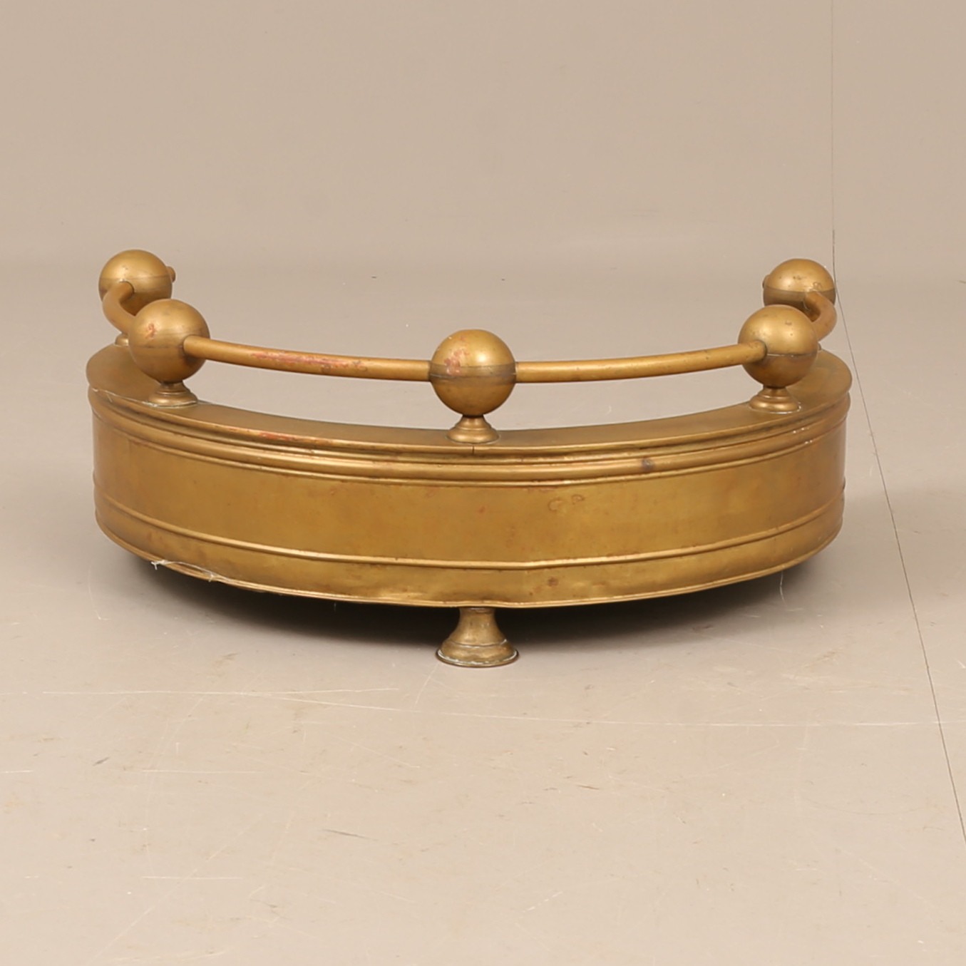 GNISTSKYDD, mässing, tidigt 1900-tal.