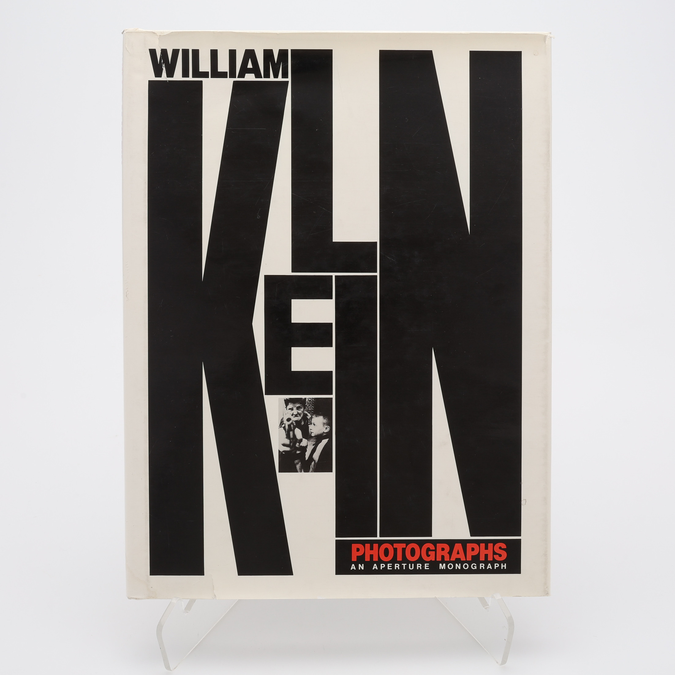 FOTO. DEN AMERIKANSKE FOTOGRAFEN WILLIAM KLEINS APERTURE-MONOGRAFI I FÖRSTA UPPLAGAN, 1981.