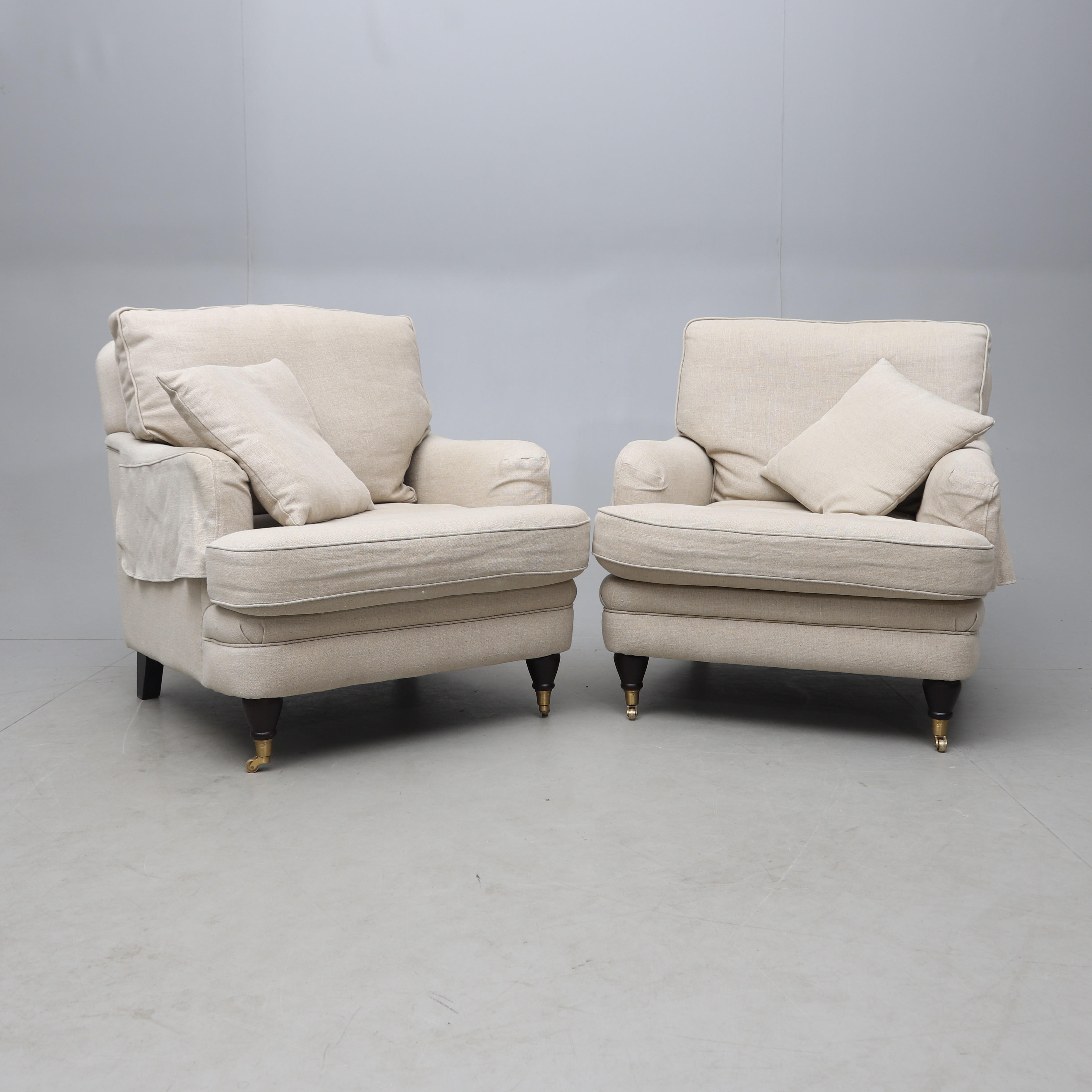 FÅTÖLJER, ett par, howard modell, textilklädsel, 2000-tal.