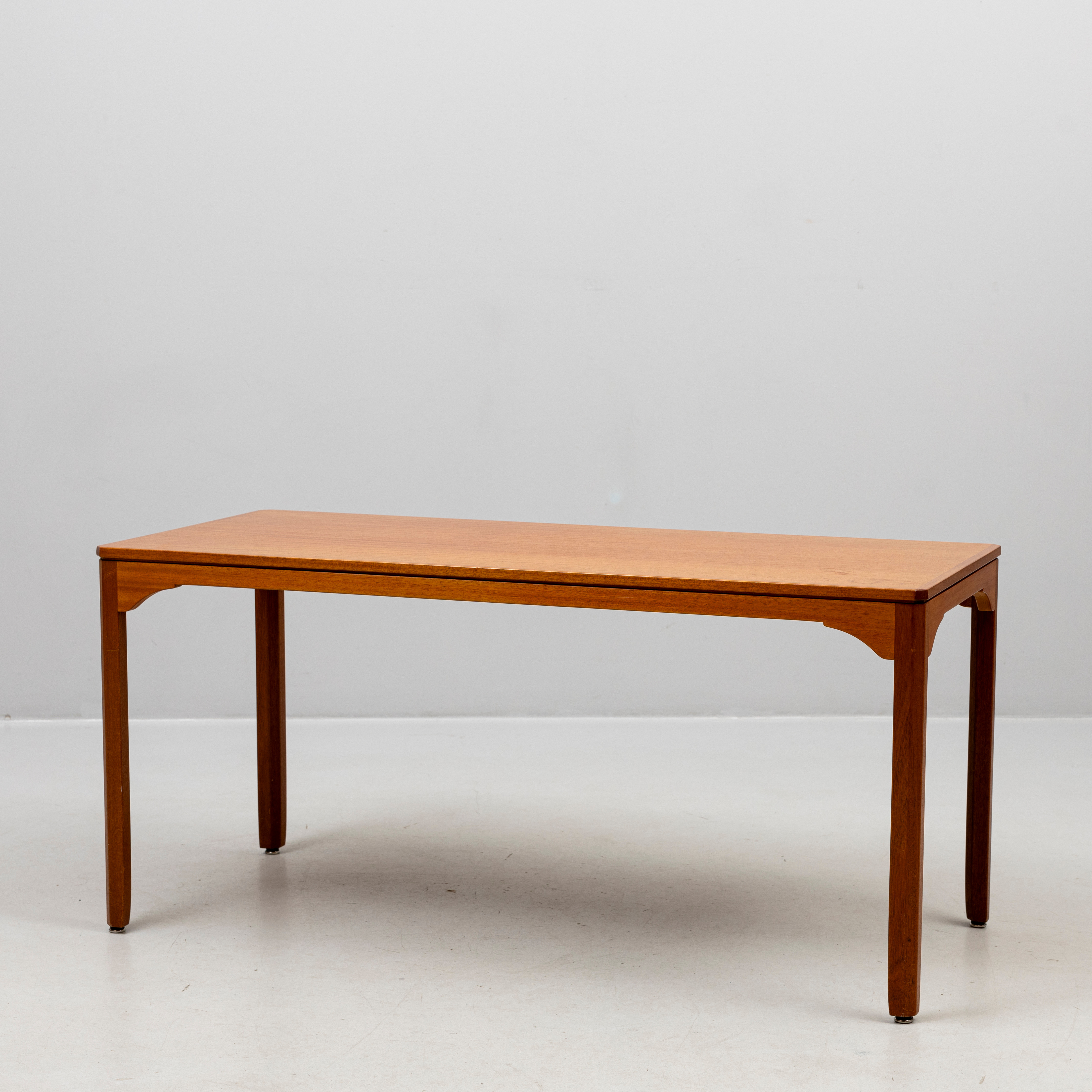 CARL MALMSTEN. Soffbord, mahogny, brännstämplad, Bodafors, 1962.