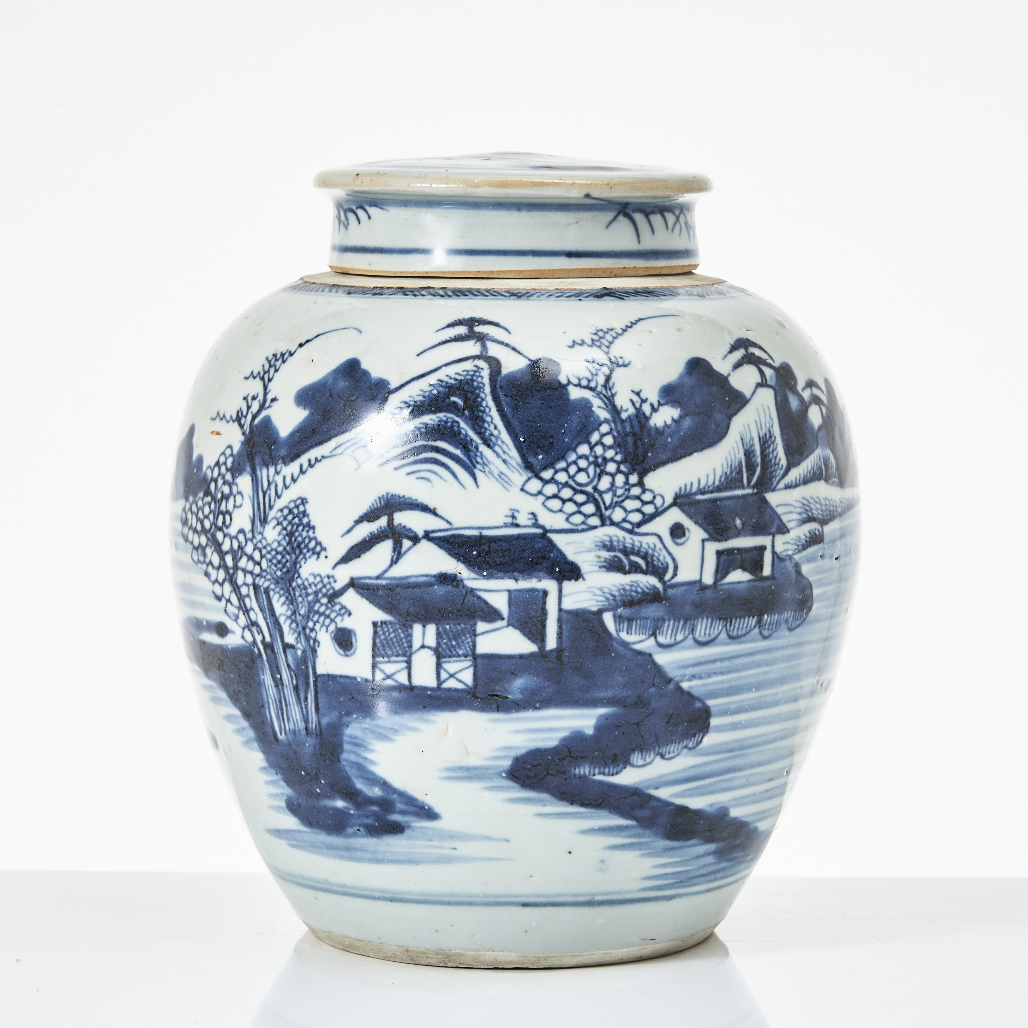 BOJAN, porslin, Kina, Qianlong (1736-1795), ovoid form, dekor av flodlandskap med pagoder i underglasyrblått.