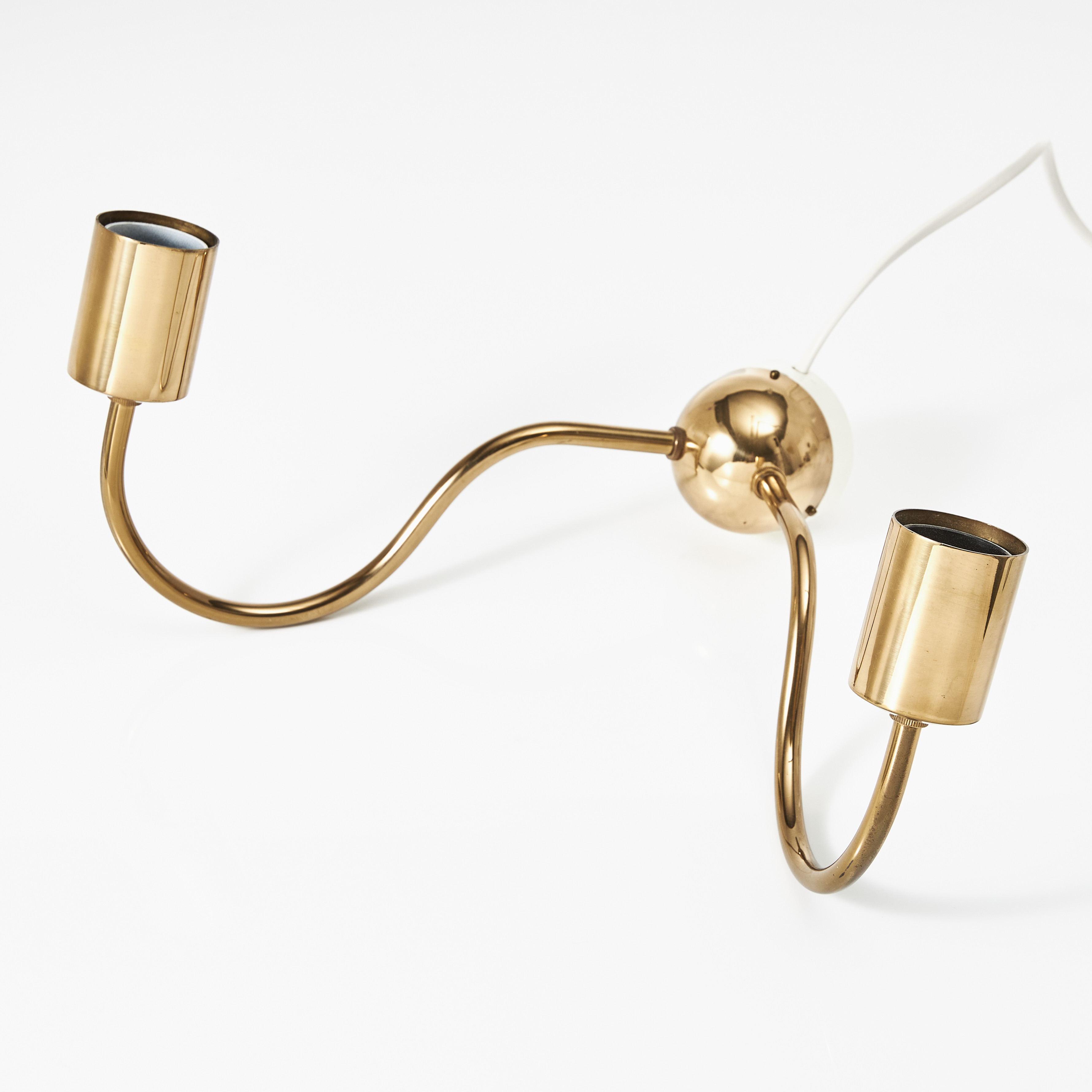 JOSEF FRANK. Vägglampa, mässing, Modell 2335, Firma Svenskt Tenn, två ljuspunkter.