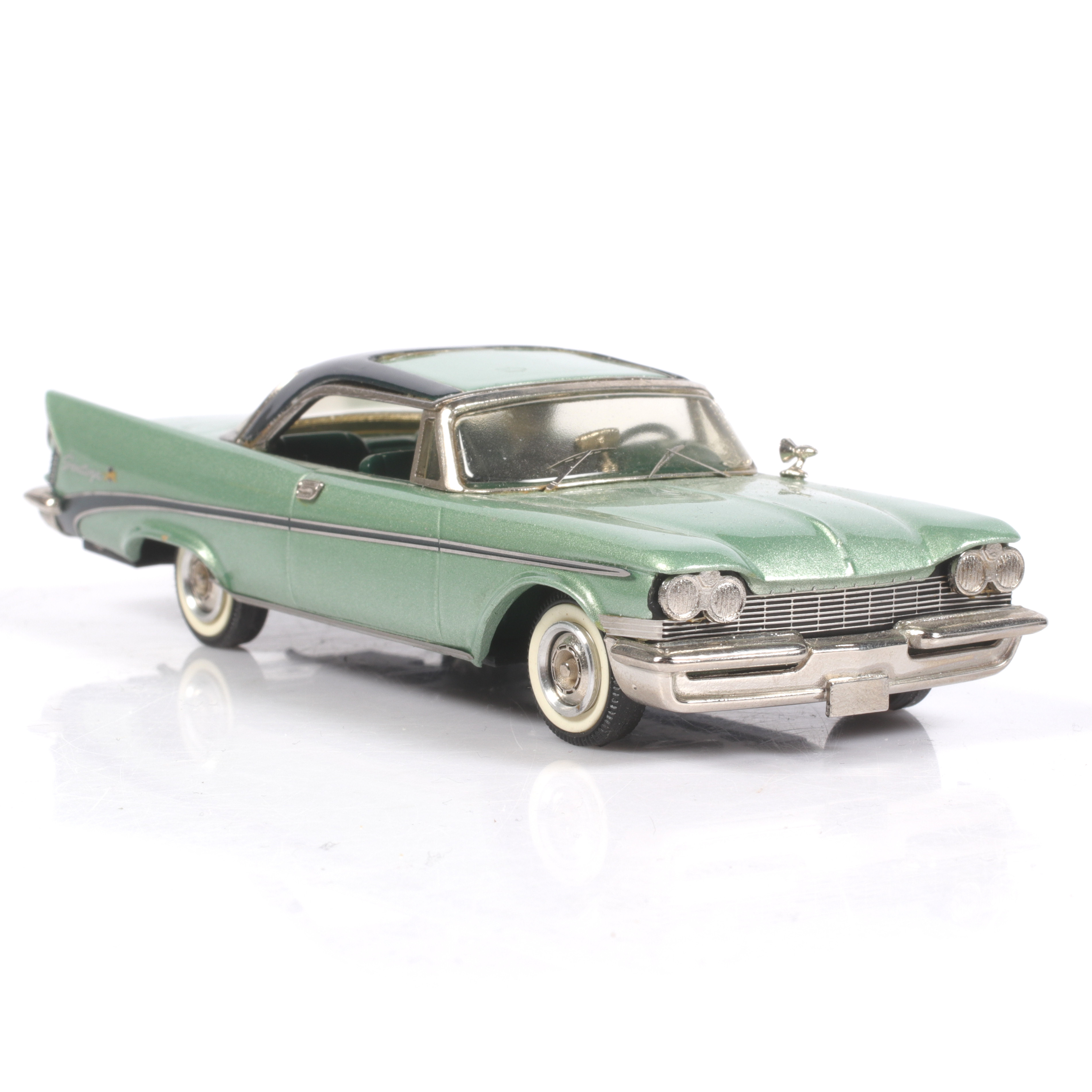 MODELLBIL, metall/resin, Chrysler Saratoga, Western Models, skala 1:43.