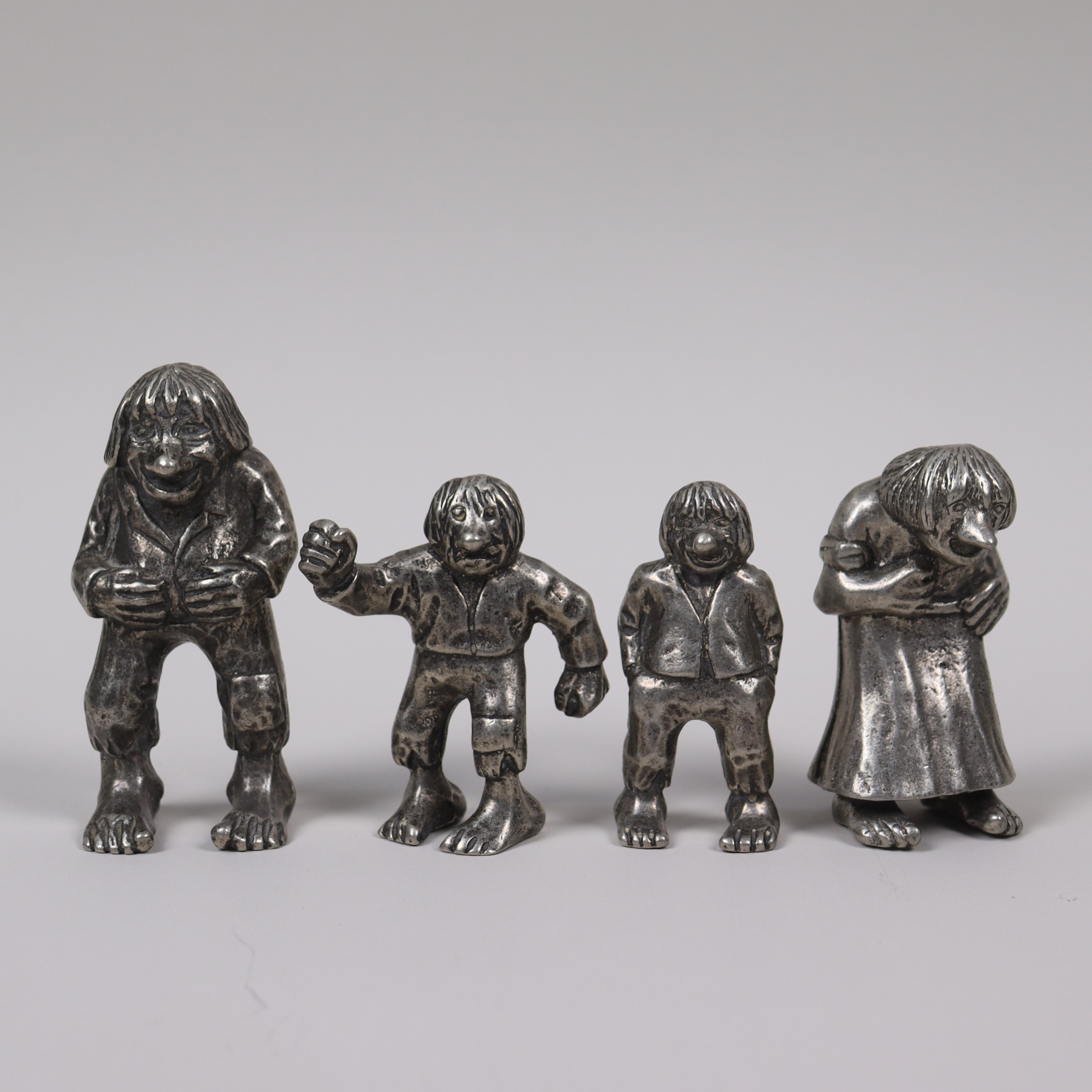 SKULPTURER, Haugrud, Norge, tenn, trollfamilj, 4 st.