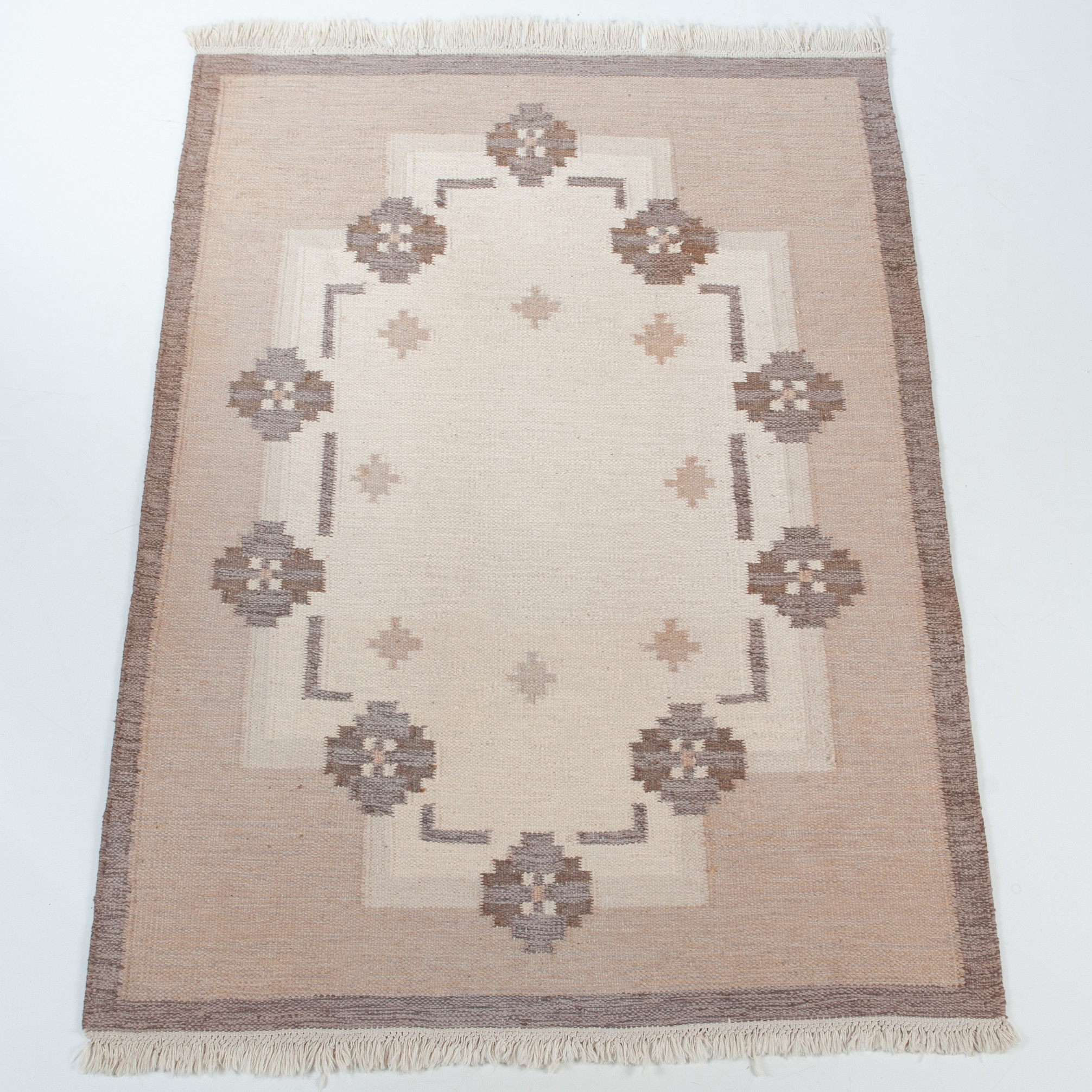 RÖLLAKANMATTA, handvävd, 1900-tal. 195x138.