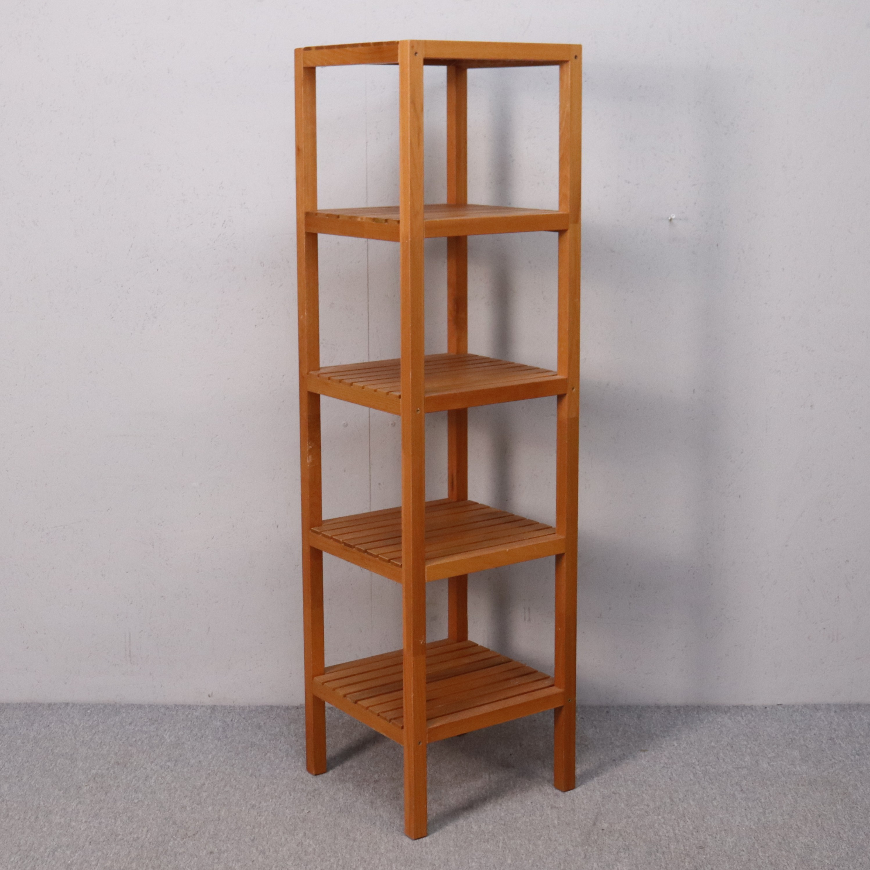 HYLLA, trä, ribbade hyllplan, 2000-tal.