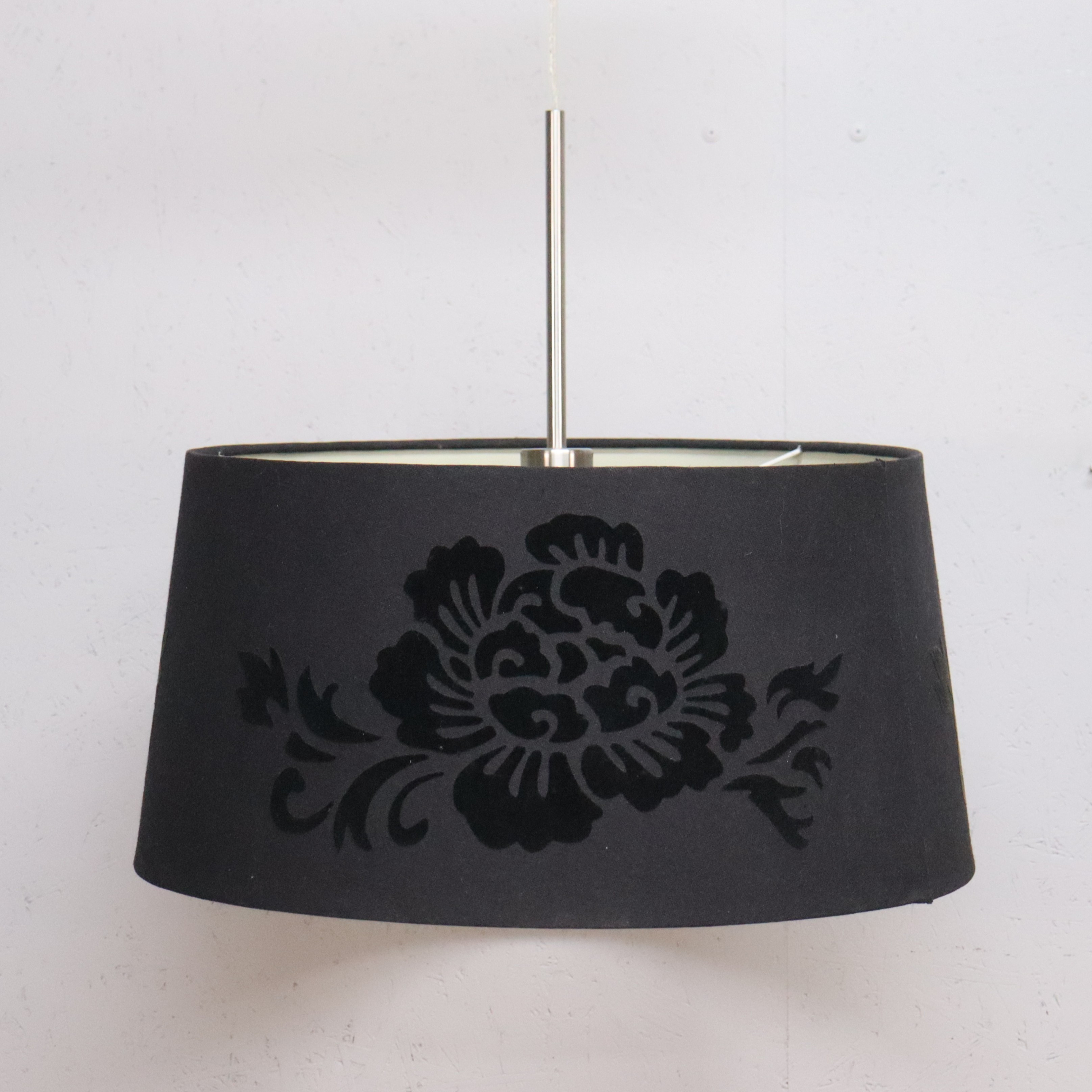 TAKLAMPA med floral reliefdekor i sammet, Markslöjd, 2000-tal.