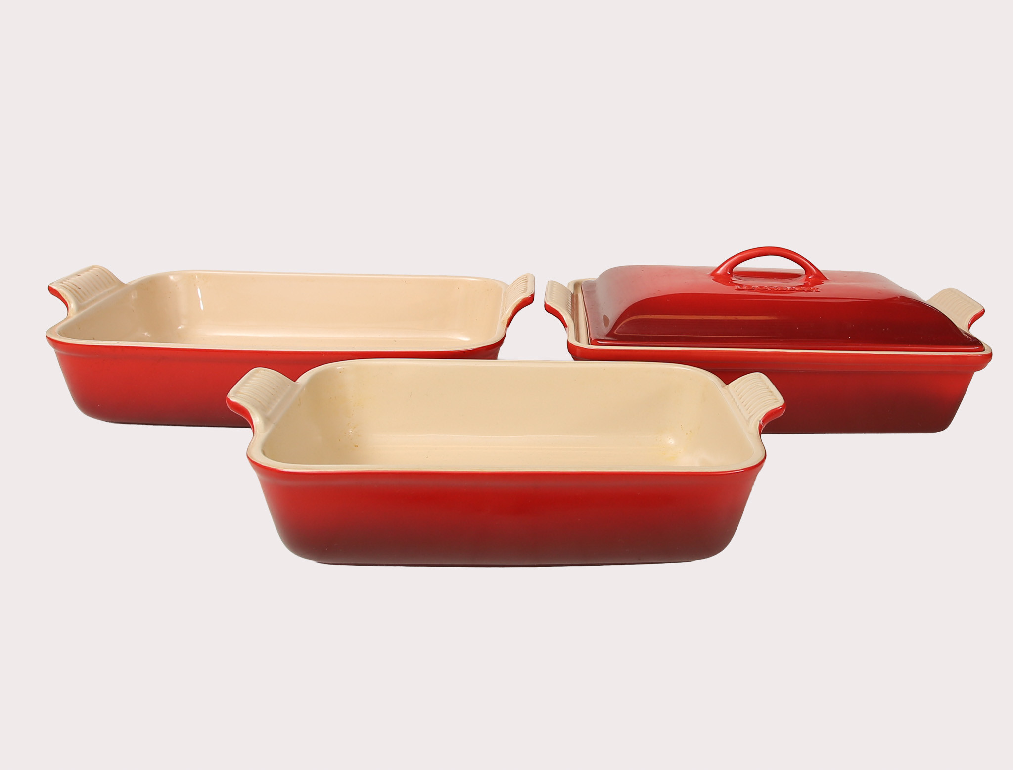 LE CREUSET, Ugnsformar, 3 stycken, varav en med lock , Frankrike.