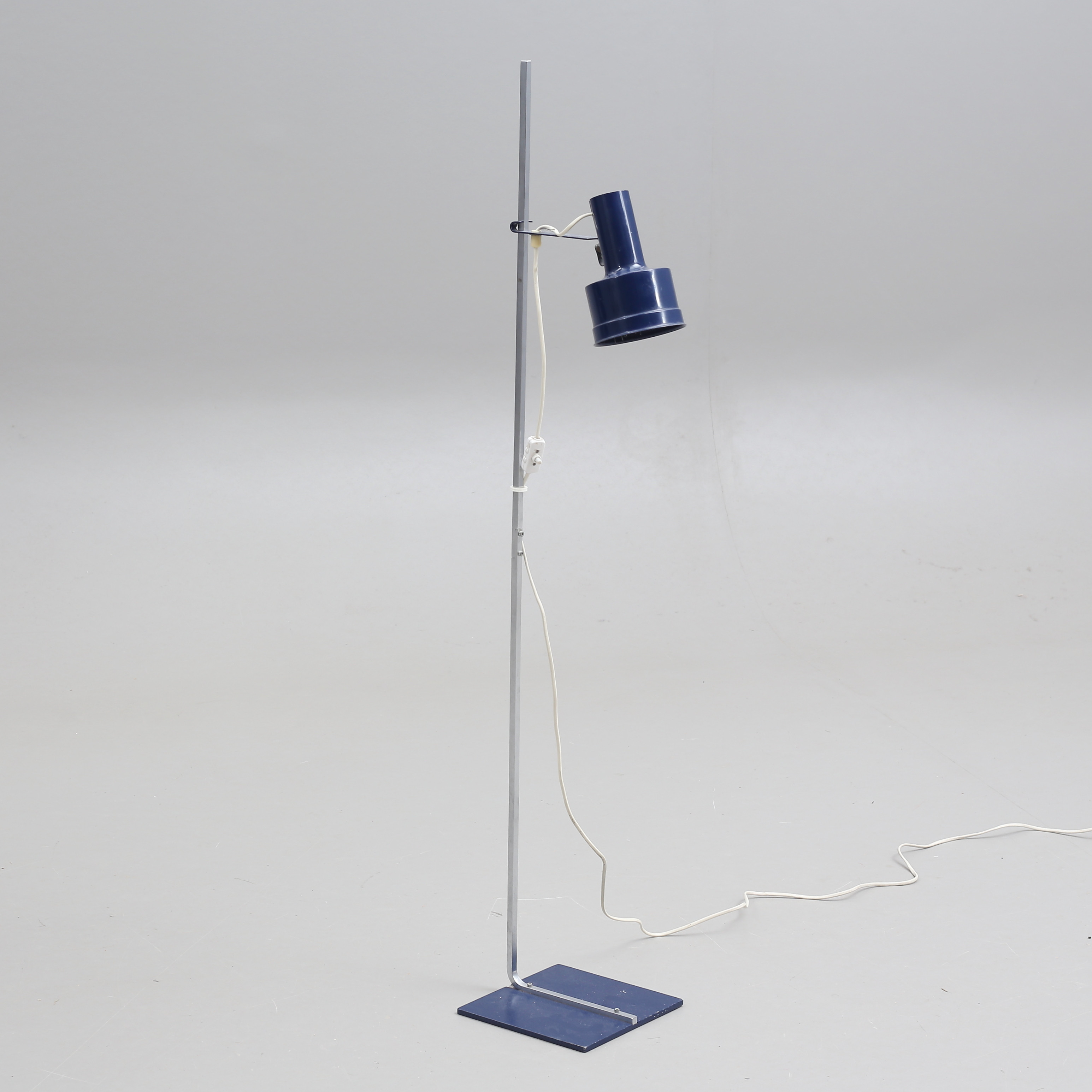 GOLVLAMPA, metall, "Kosta lampan", 1900-talets andra hälft.