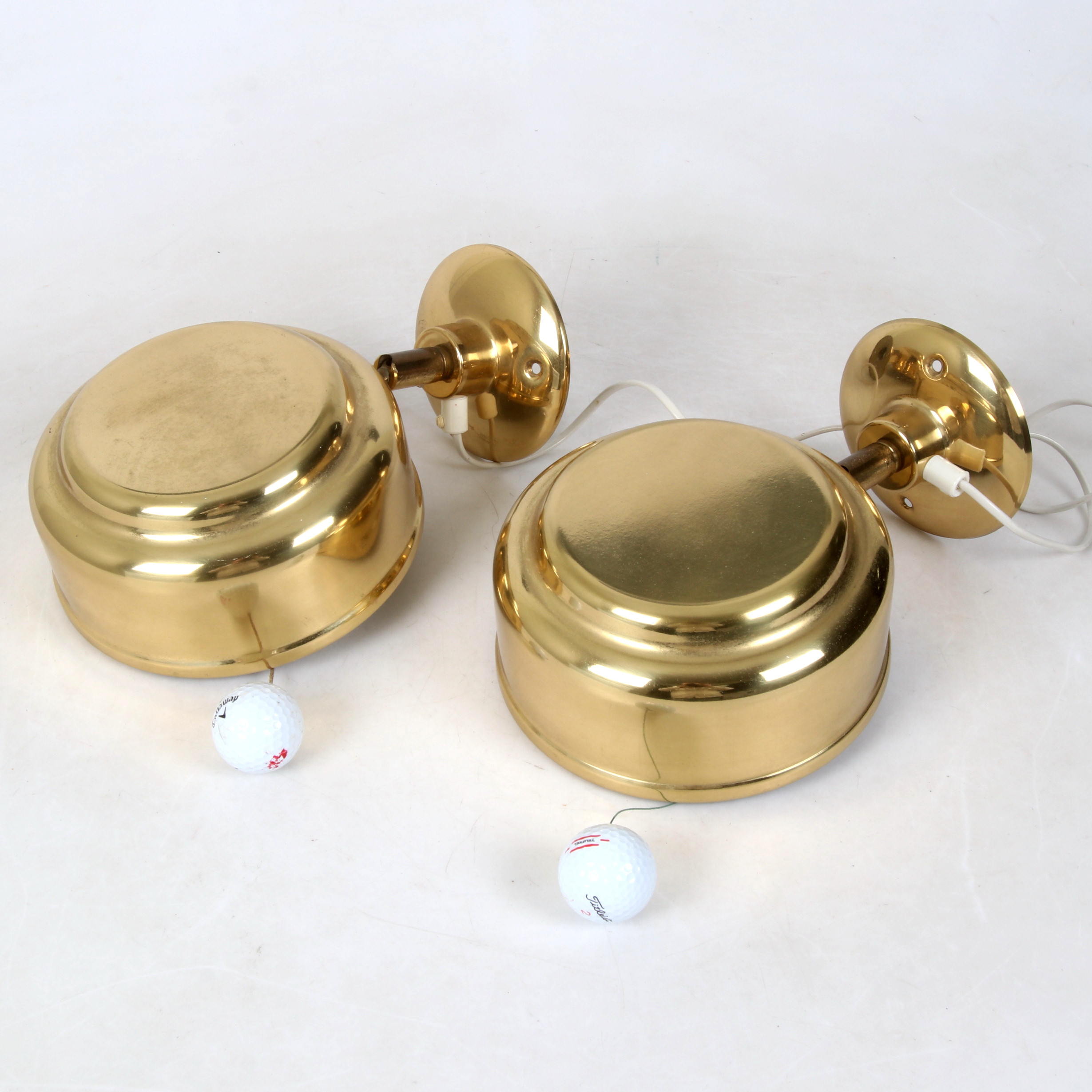 BÖRJE CLAES. Vägglampor, ett par, mässing, Eli, 1900-talets andra hälft.