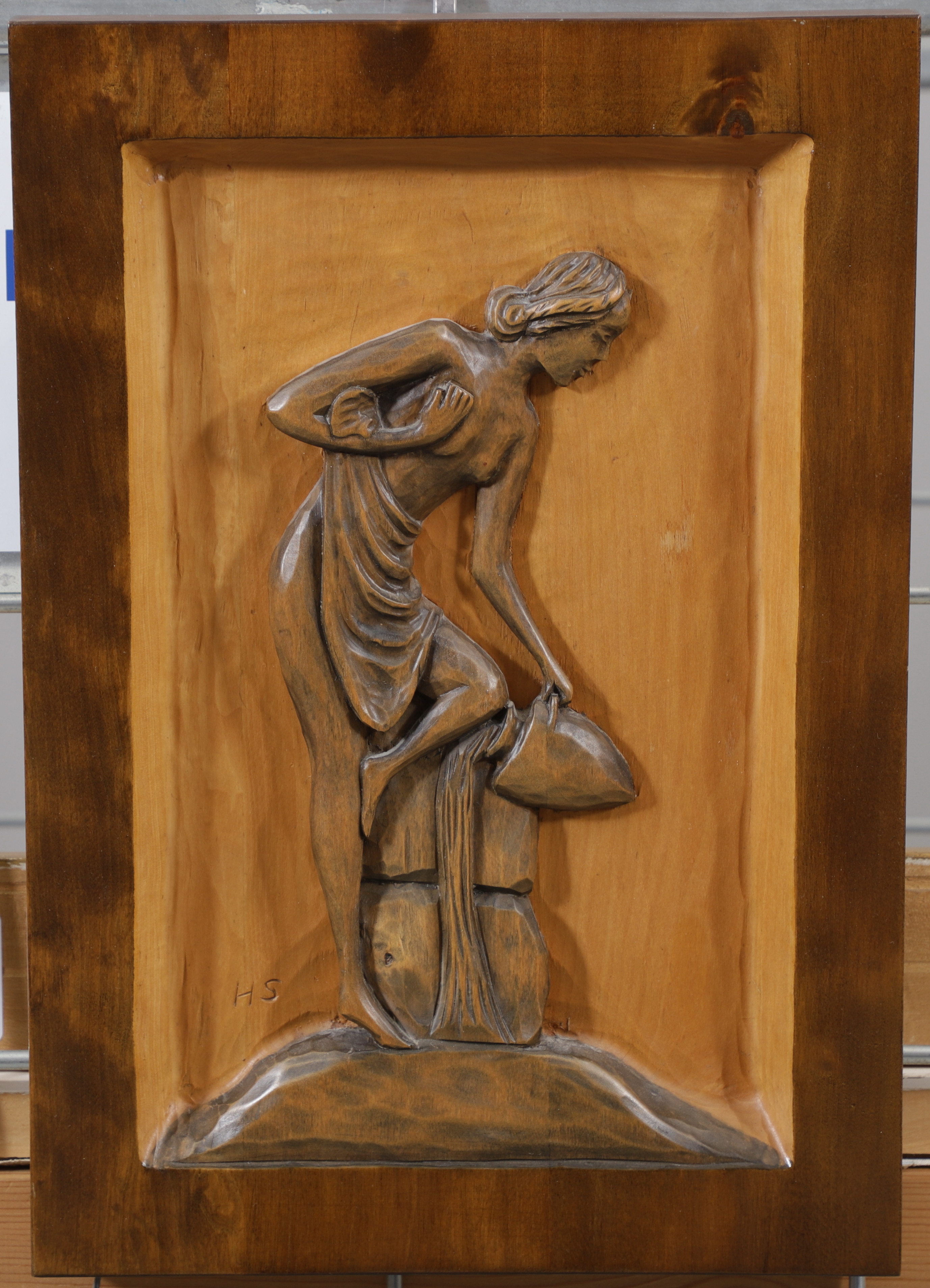 OIDENTIFIERAD KONSTNÄR. Trärelief, kvinna, signerad HS.