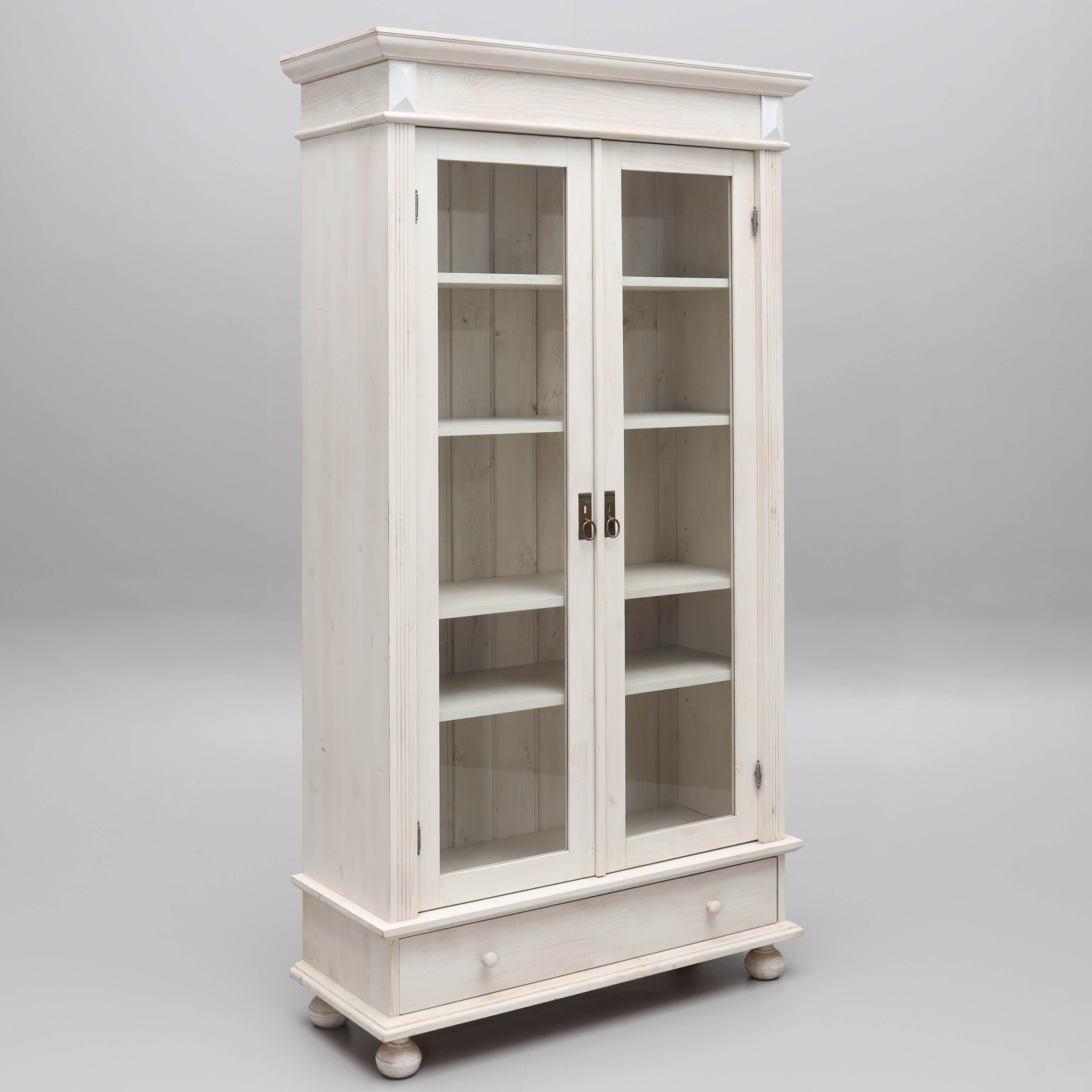 VITRINSKÅP, vitlaserat, jugend stil, 1900-tal.