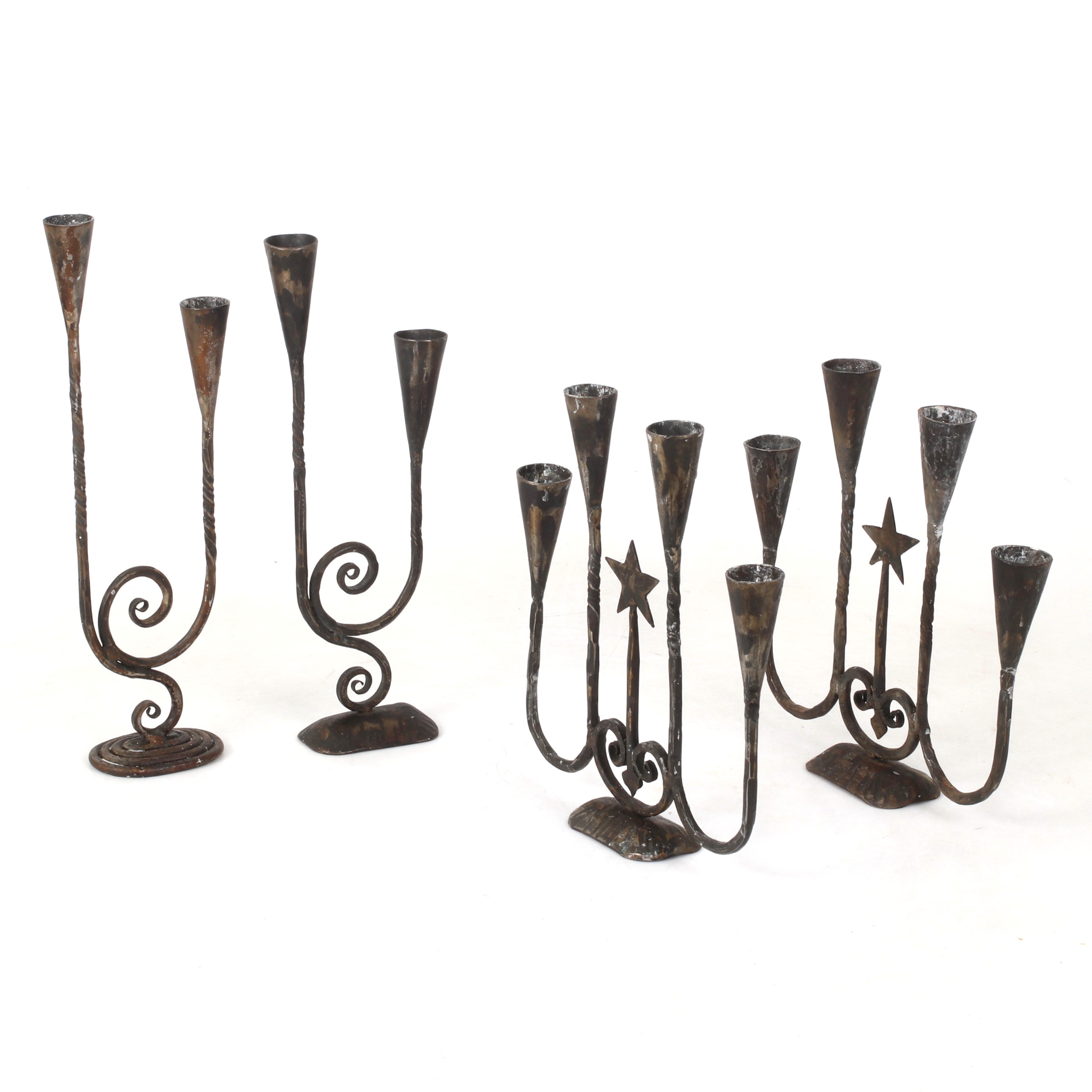 KANDELABRAR och LJUSSTAKAR, 4 delar smide, 1900-tal.