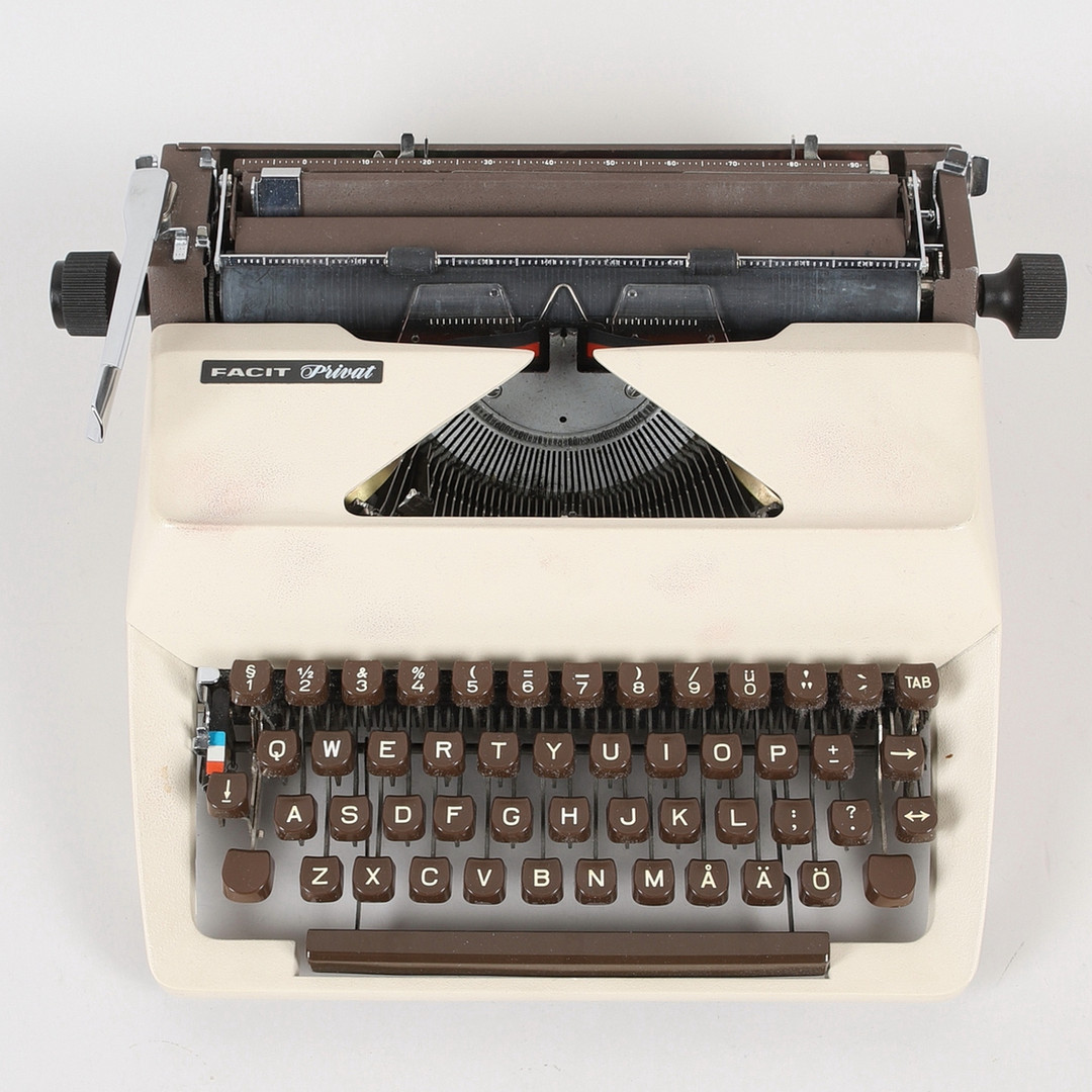 SKRIVMASKIN med plastväska, Facit Privat.