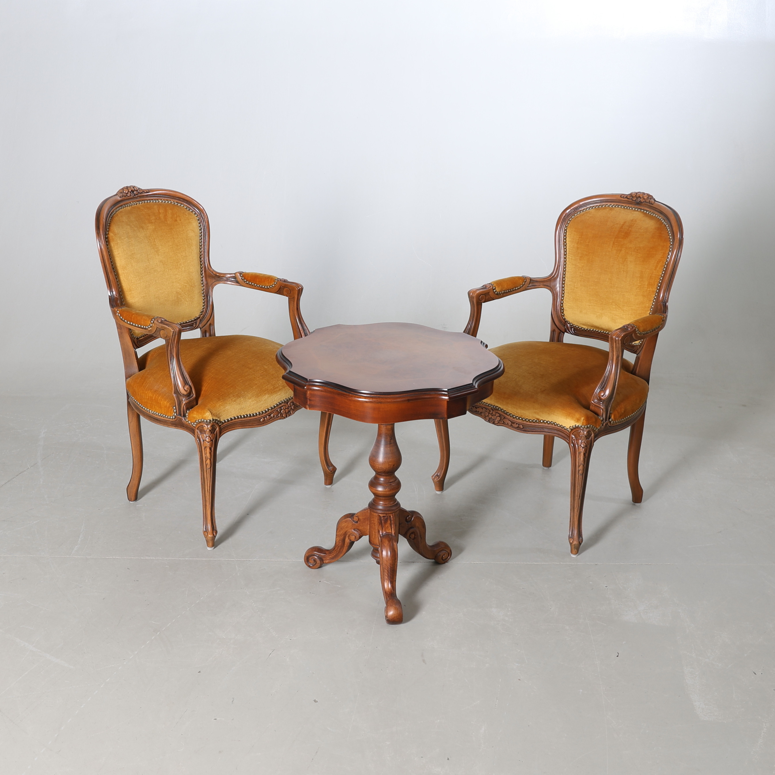 SALONGSGRUPP, 3 delar, rokoko-stil, 1900-tal.