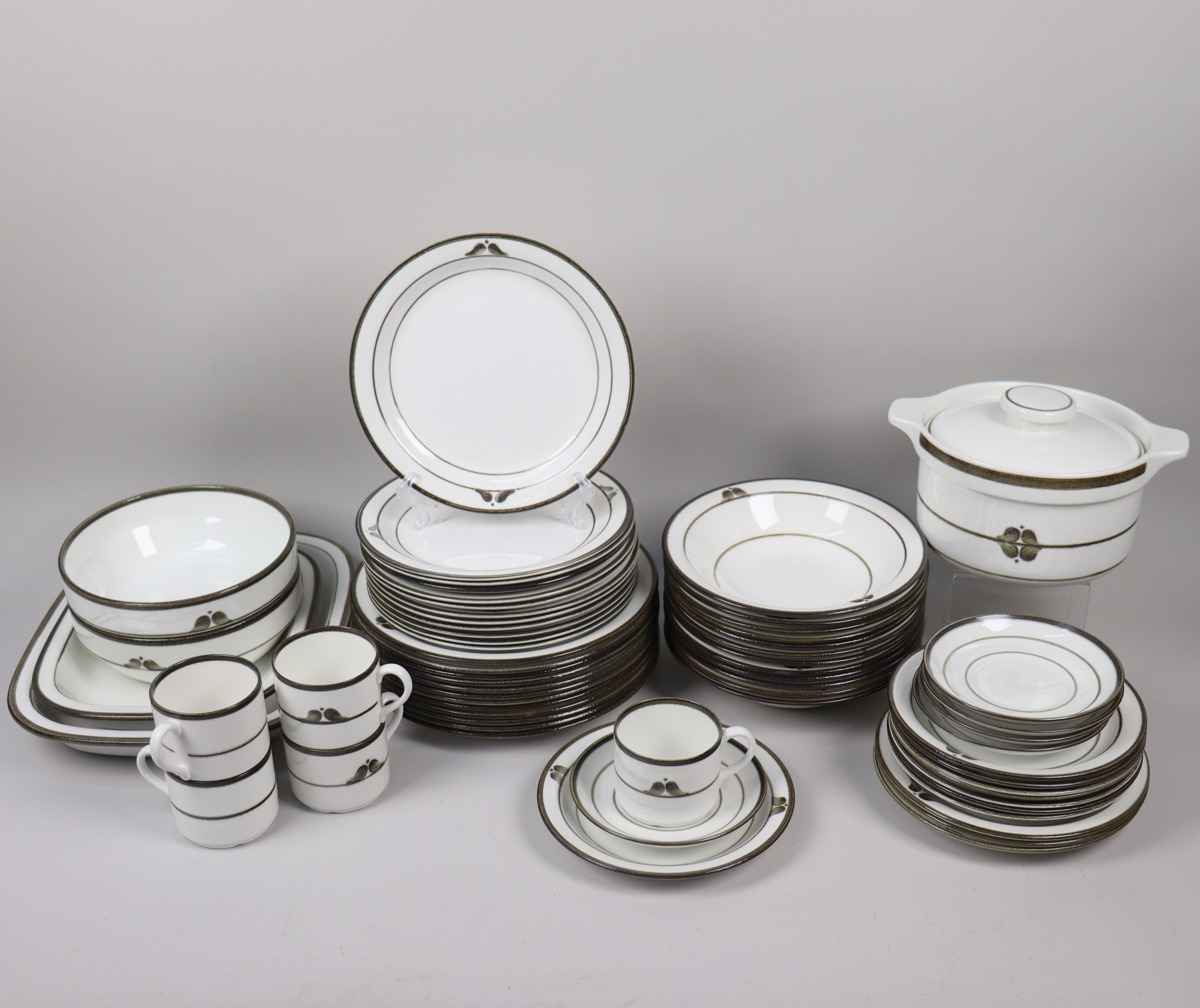 CARL-HARRY STÅLHANE. "Nordica", Rörstrand, mat och kaffeservis, 63 delar.