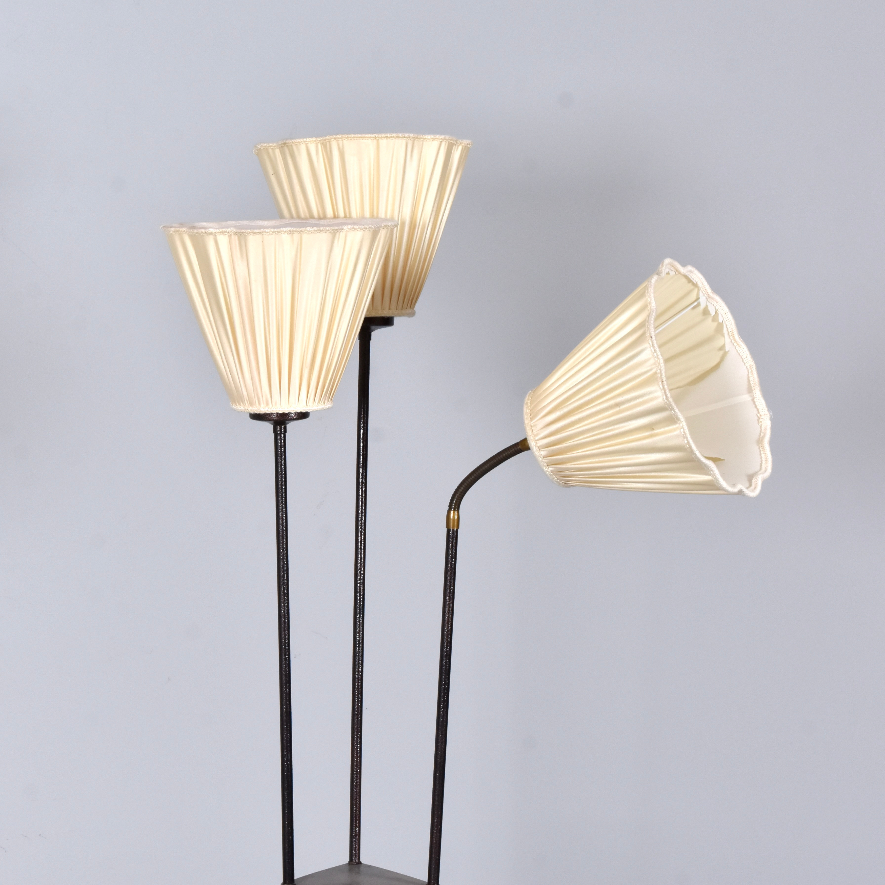 GOLVLAMPA, patinerad metall, Relco, samtida.