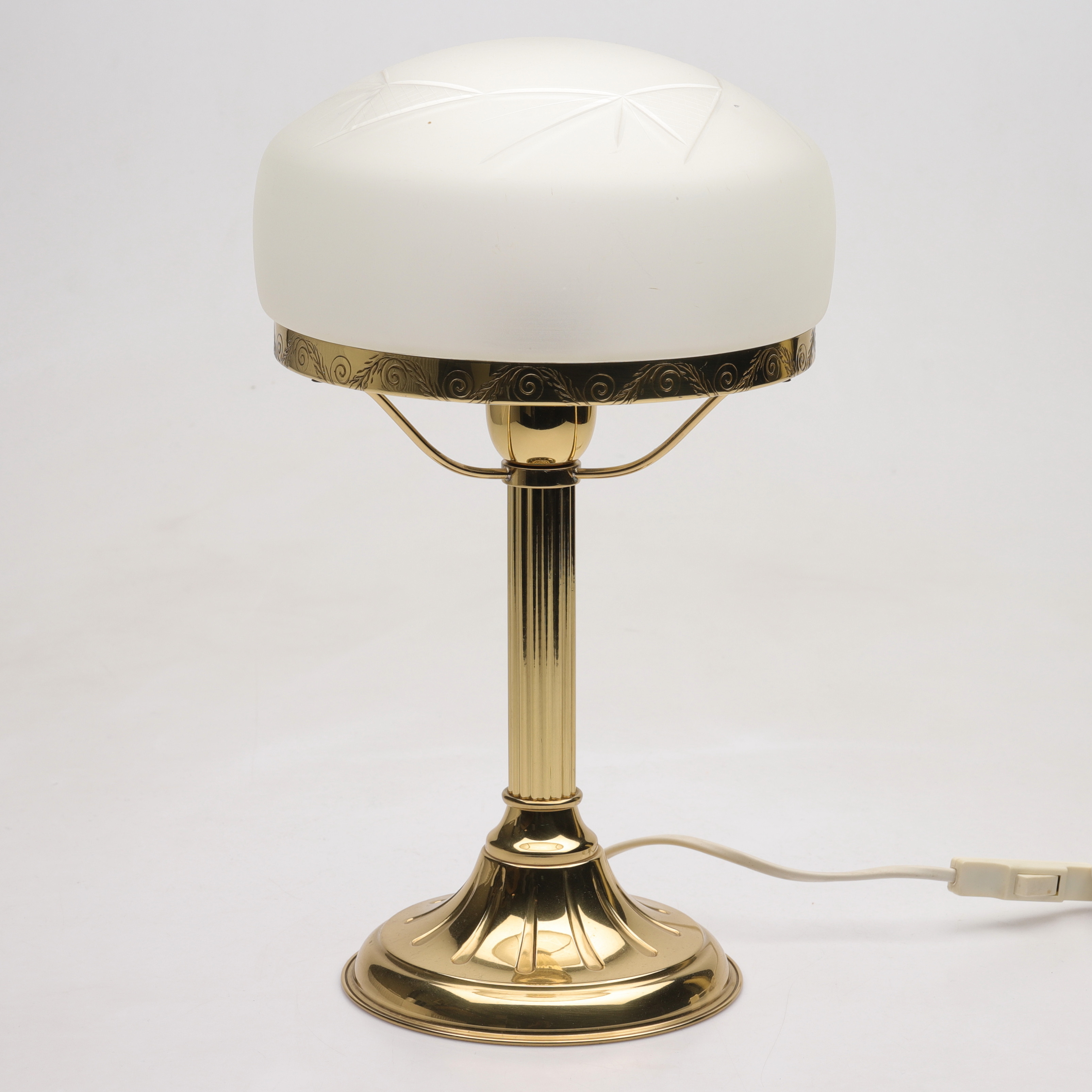 BORDSLAMPA, mässing, s.k. "Strindbergslampa", Konsthantverk, Tyringe, 1900-talets andra hälft.
