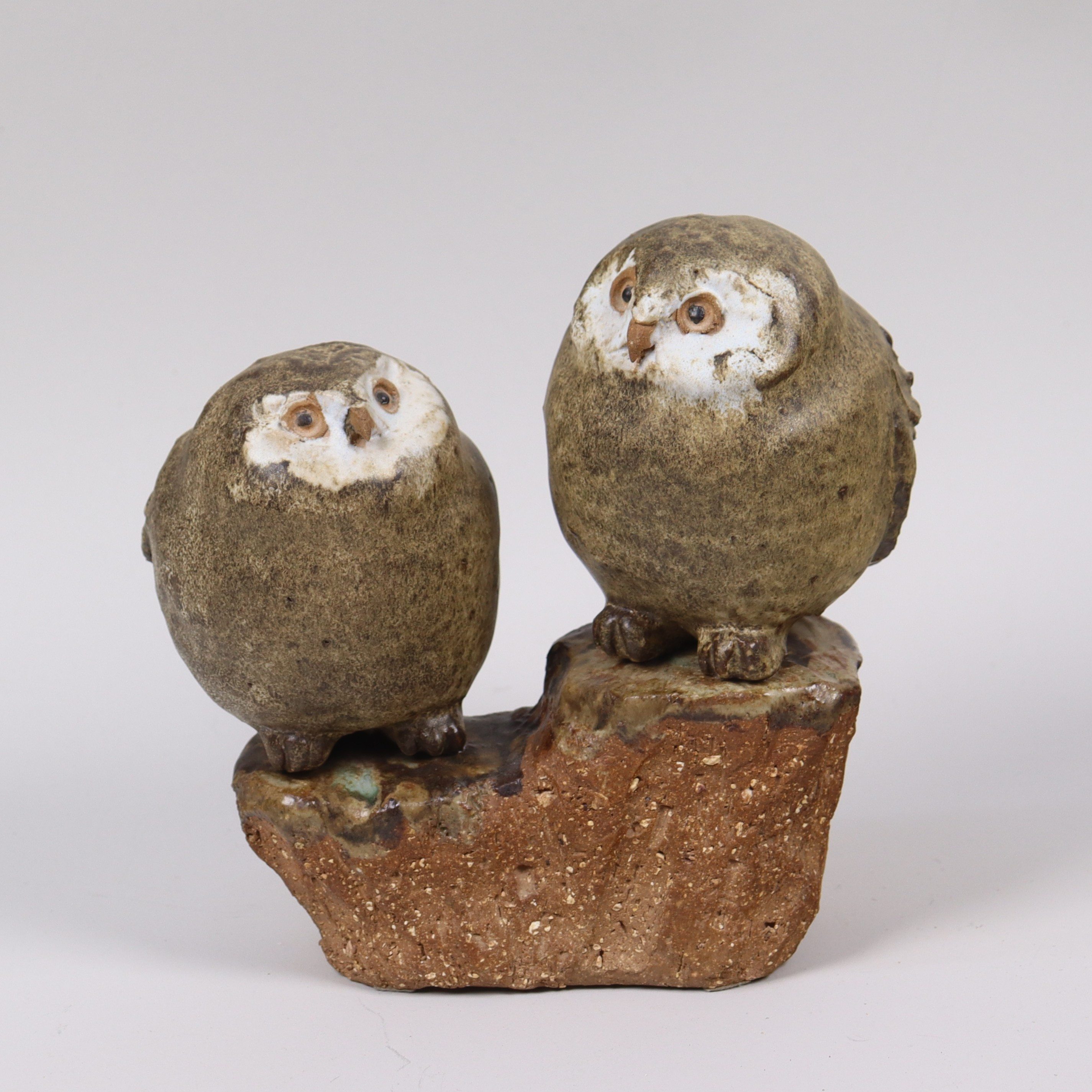 GUNNAR HANSSON. Lomma, figurin, ugglor i stengods.