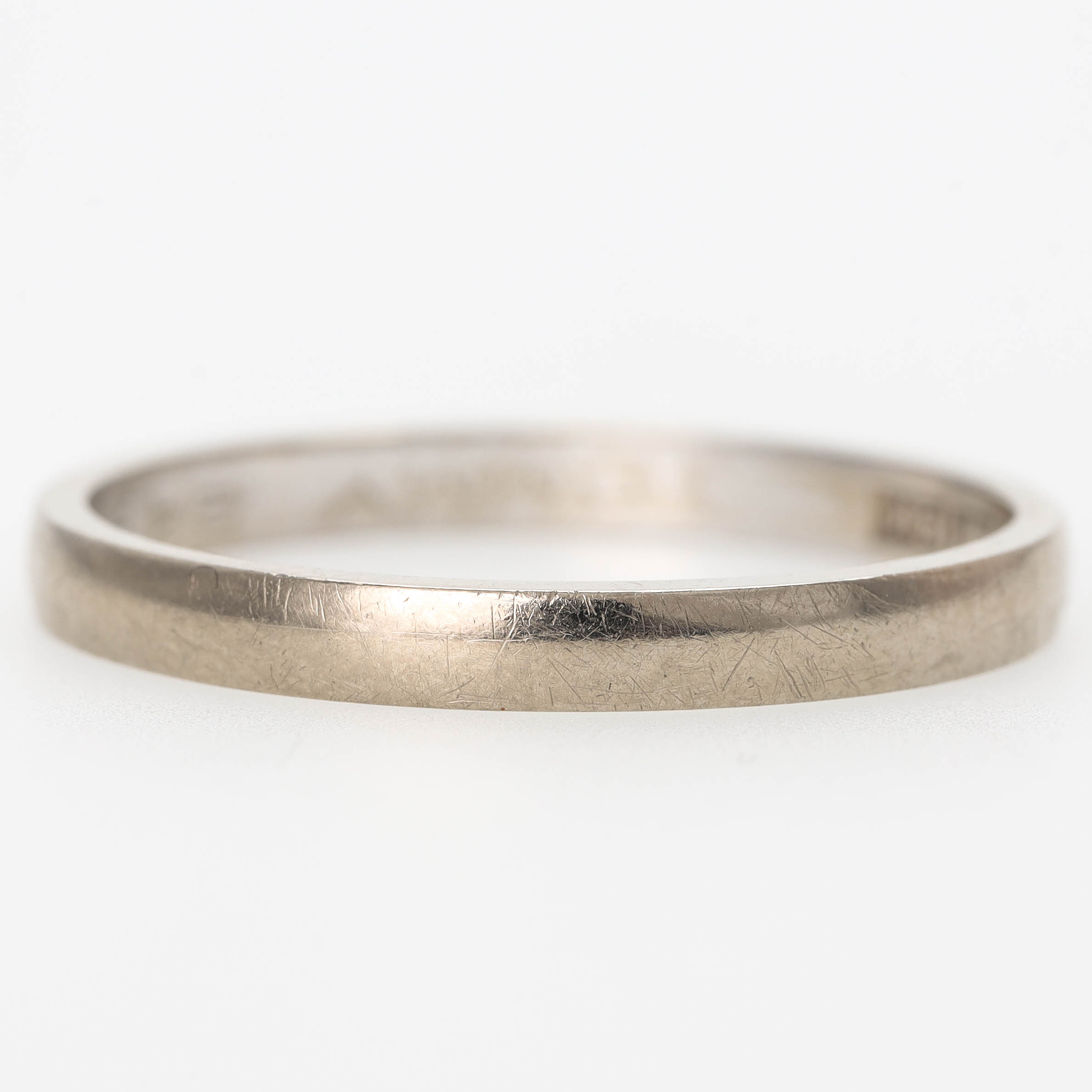 SLÄT RING, 18 k vitguld, Uppsala 1979.