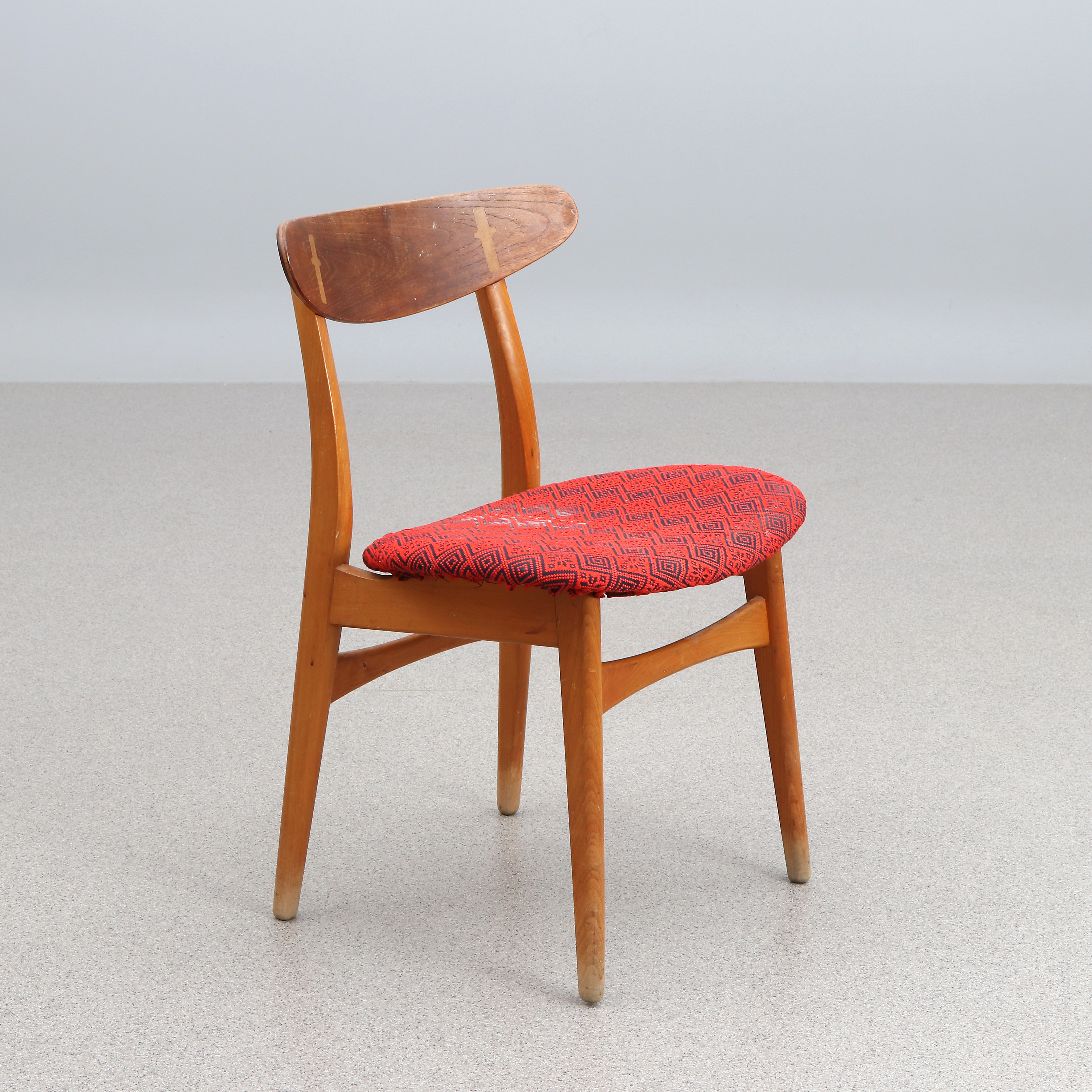 HANS J WEGNER. STOL. Texk med textilklädd sits. "CH-30". 1950/60-tal. Danmark. Omärkt.