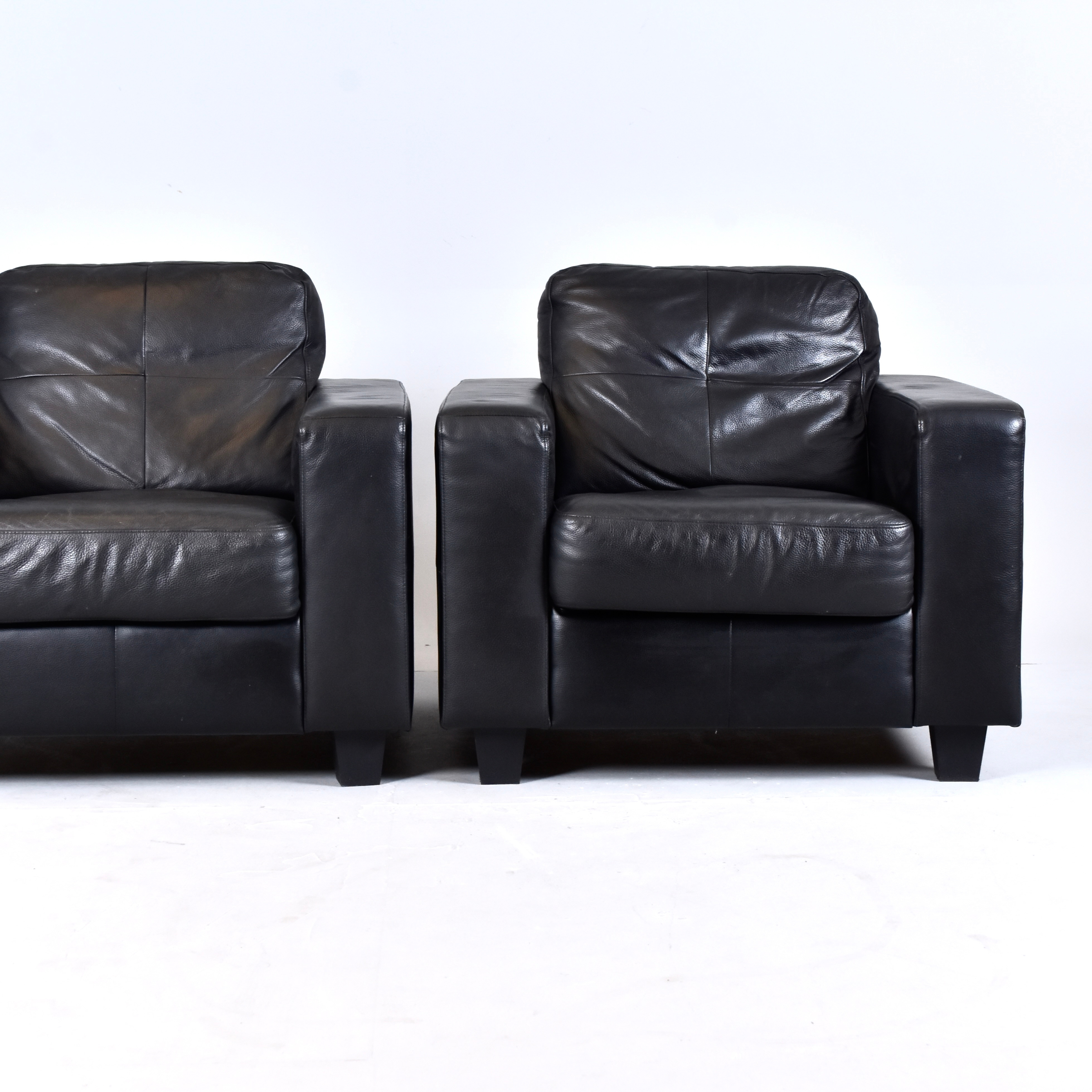 FÅTÖLJER, 1 par, svart konstlädeklädsel, IKEA "Skogaby".