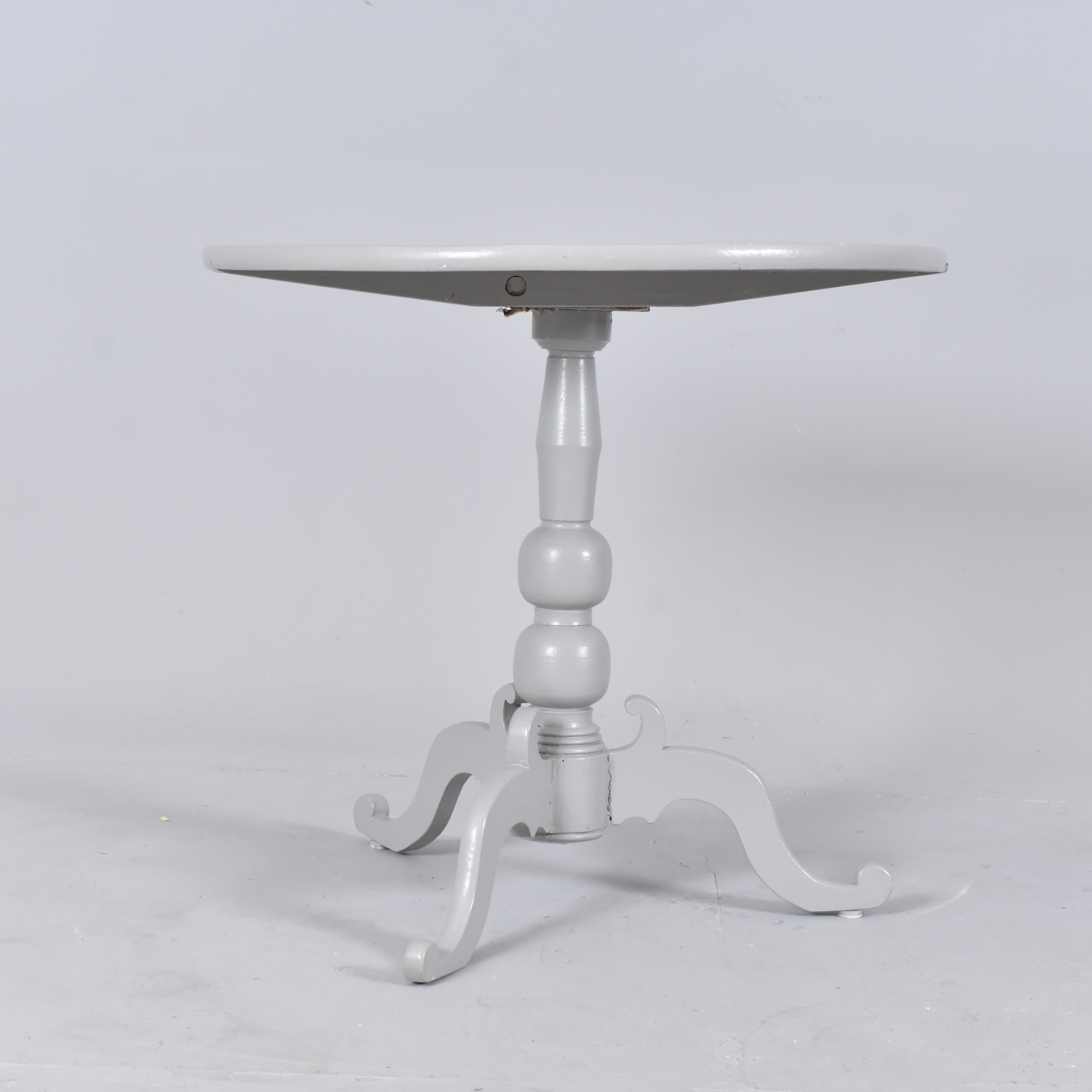 VIPPBORD, gråmålat trä, 1800-talets mitt.