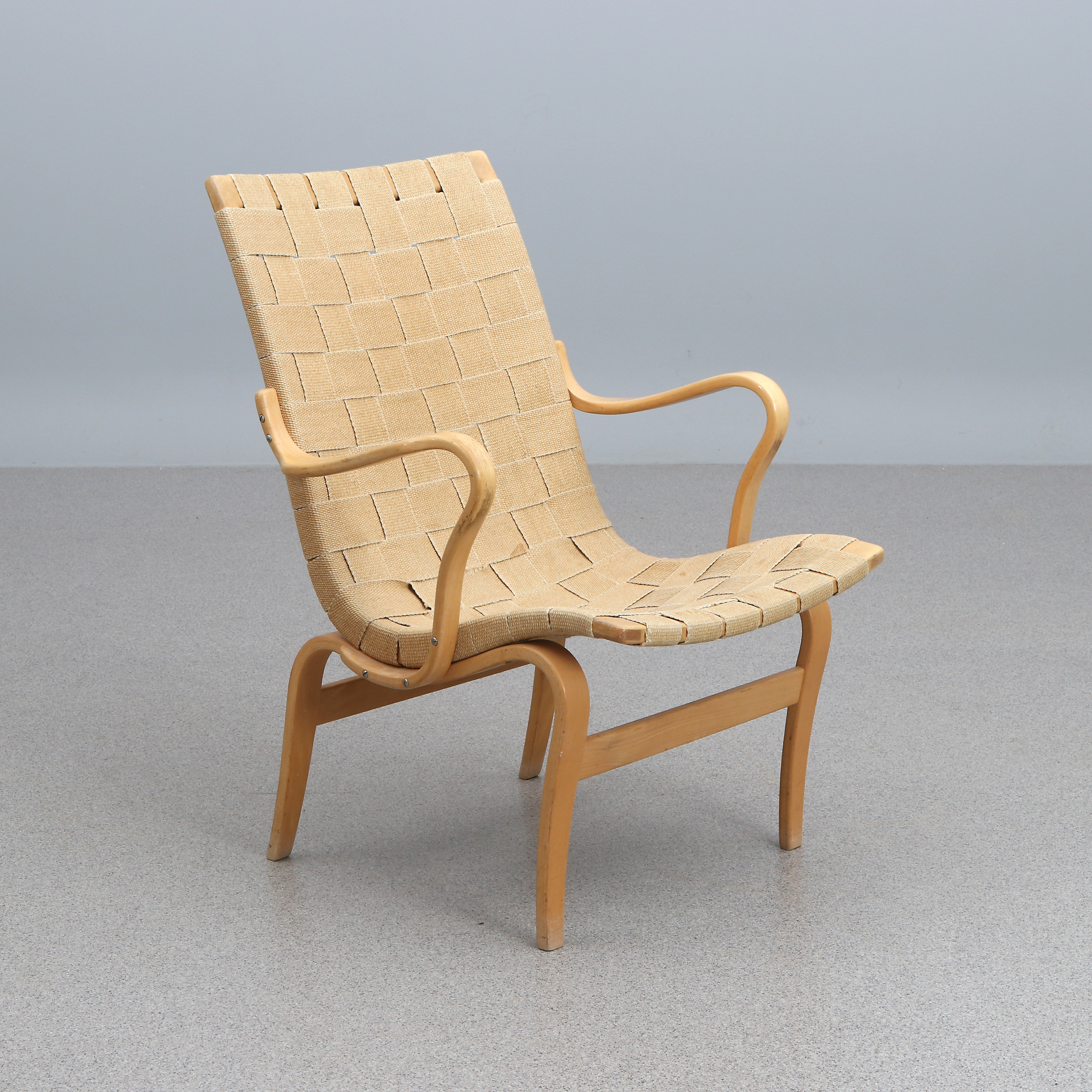 BRUNO MATHSSON. FÅTÖLJ. Bok med klädsel i sadelgjord. "Eva". Märkt.