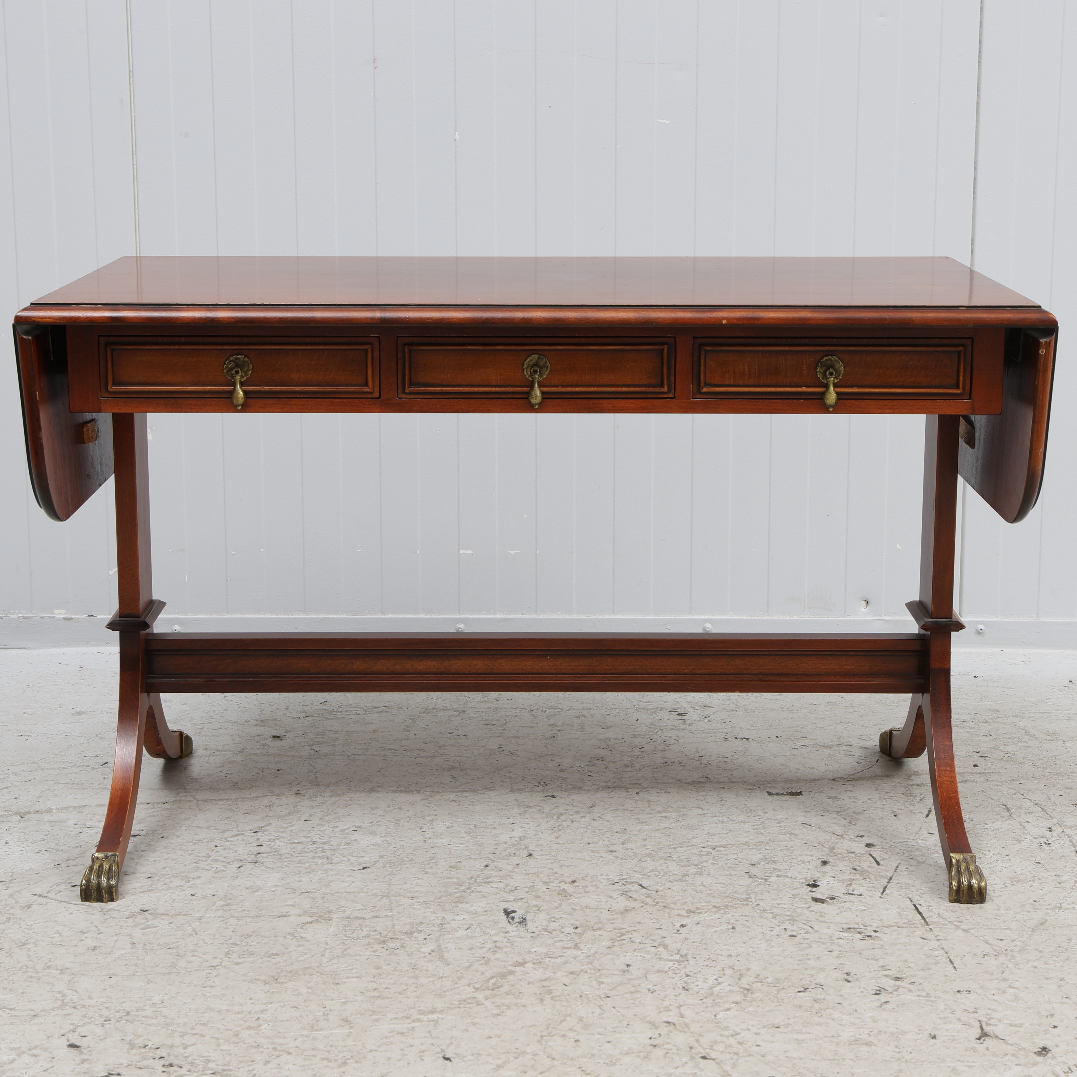 SOFFBORD med klaffar. Engelsk stil, 1900-tal.