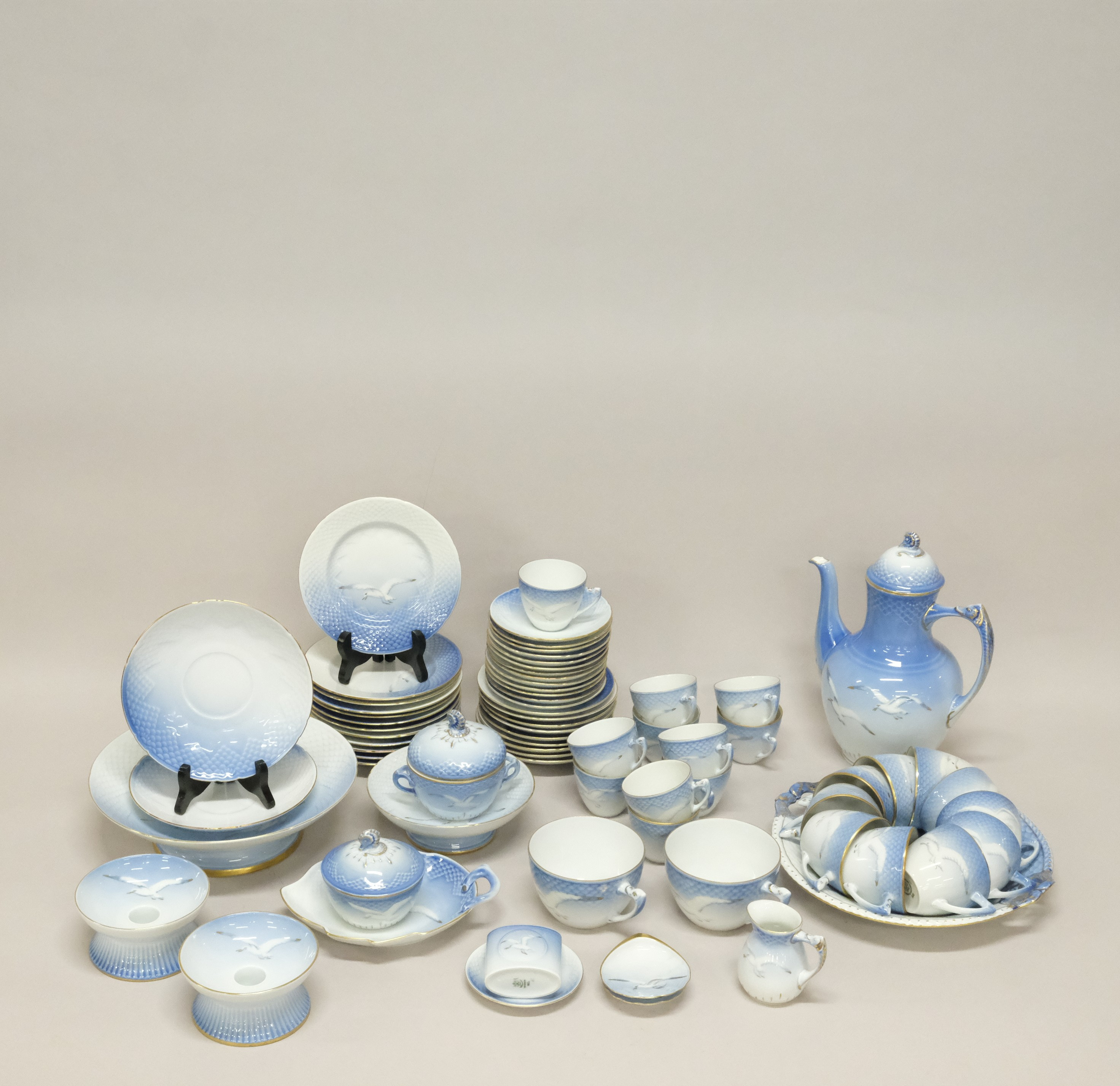 SERVISDELAR, "MÅSEN", BING & GRÖNDAHL, 72 DELAR.