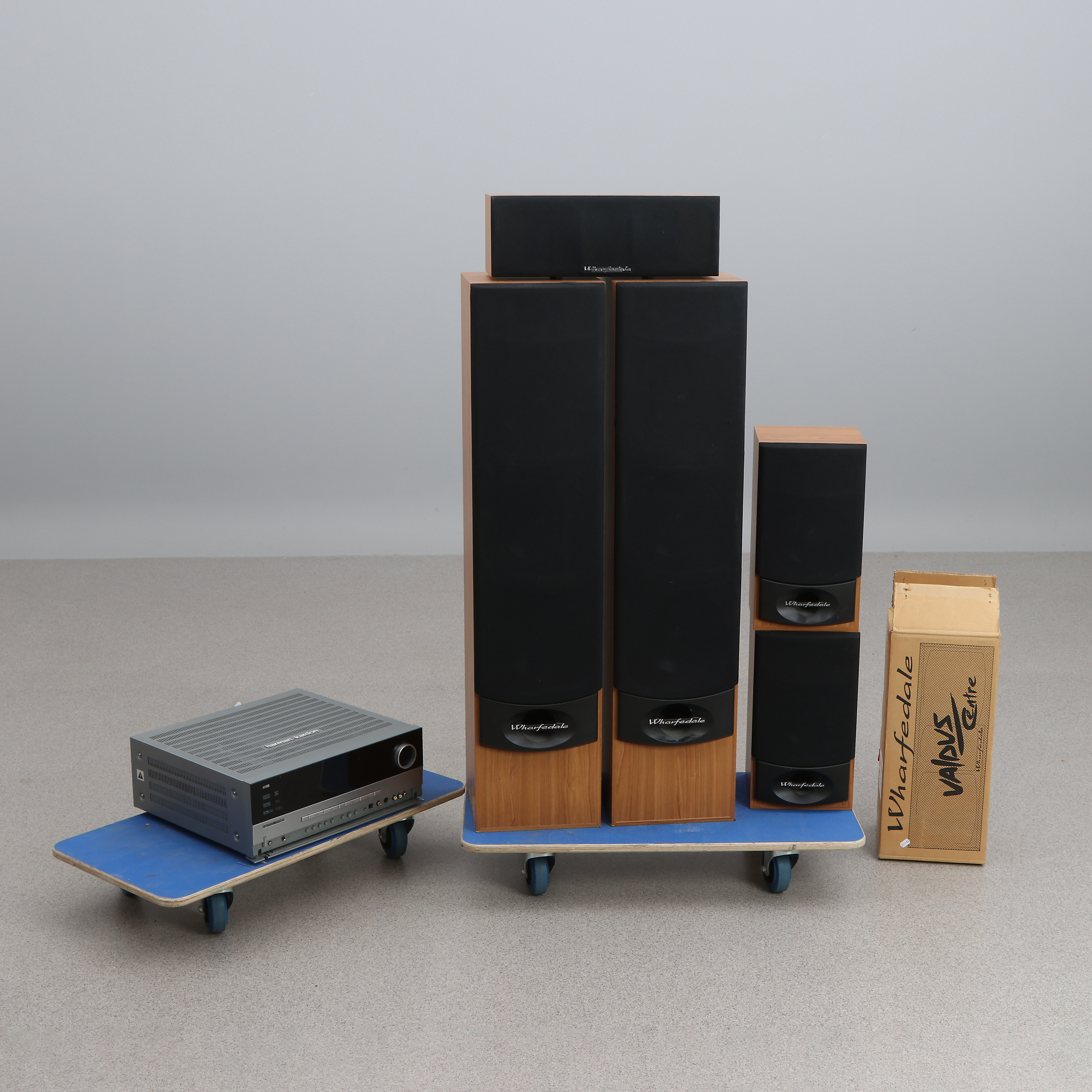 STEREOANLÄGGNING, HARMAN / KARDON OCH VALDUS. Samtida tillverkning.