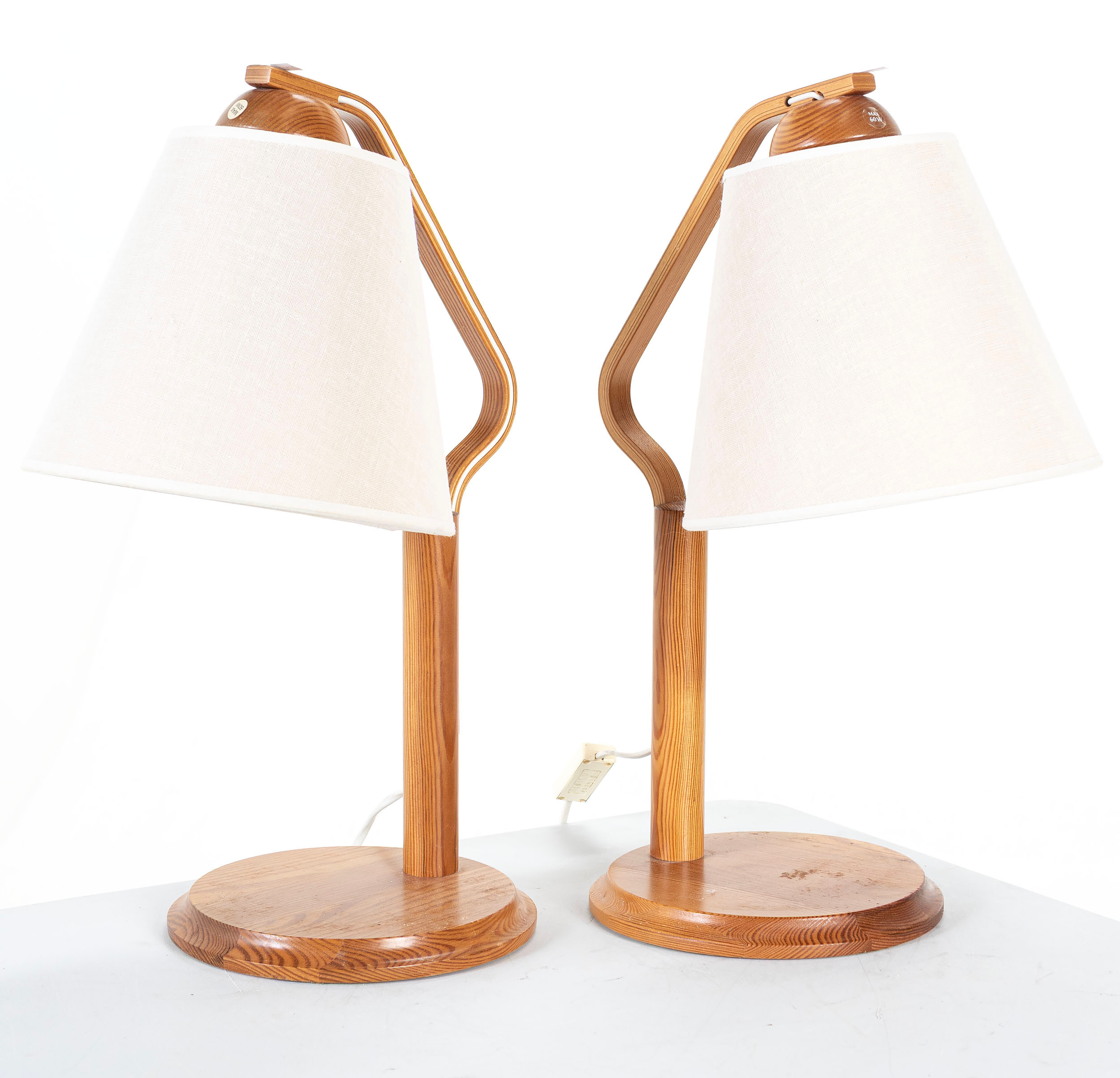 BORDSLAMPOR, 1 par, furu, markslöjd, 1900 - talets senare del.