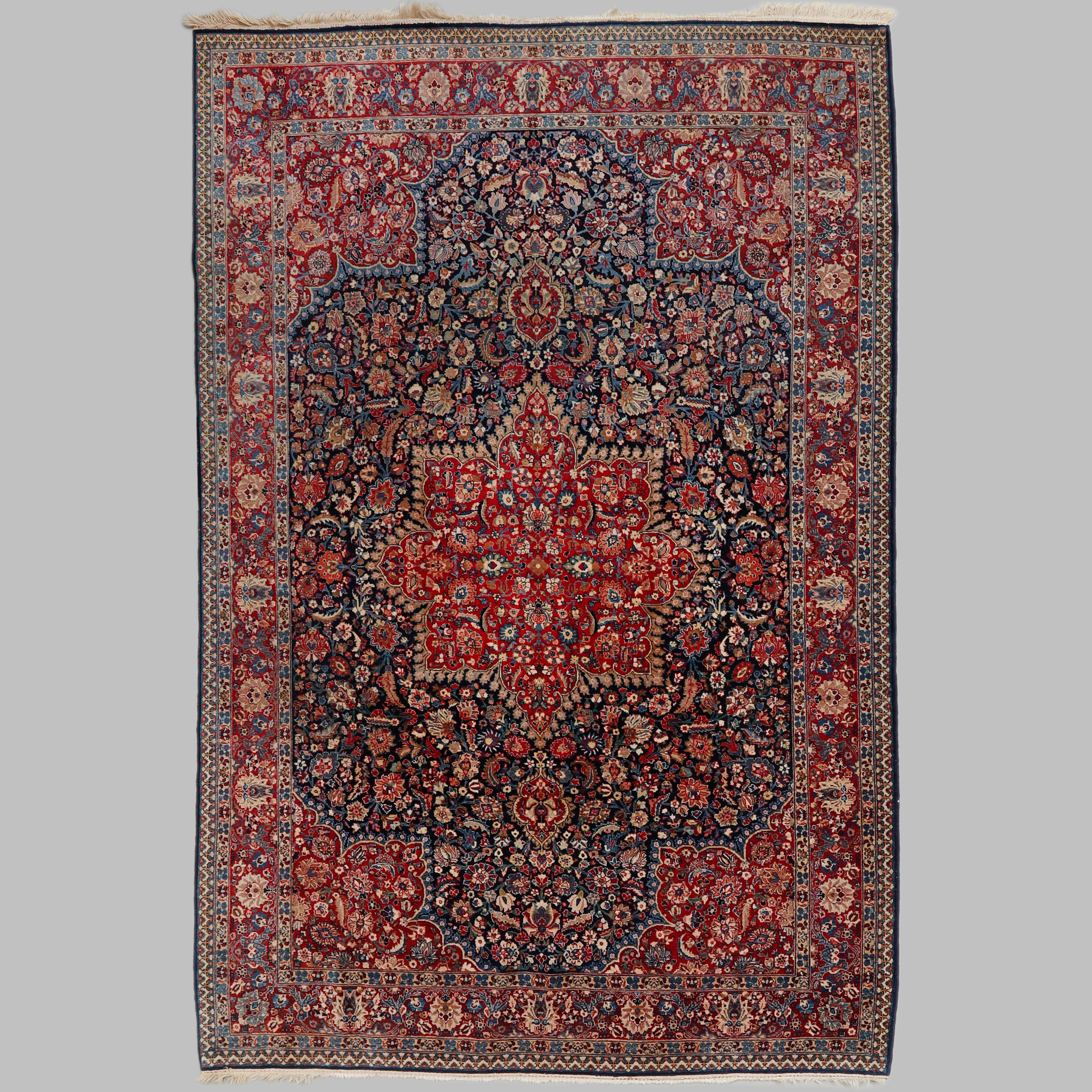 MATTA, Kirman. Mått ca 330 x 219 cm.