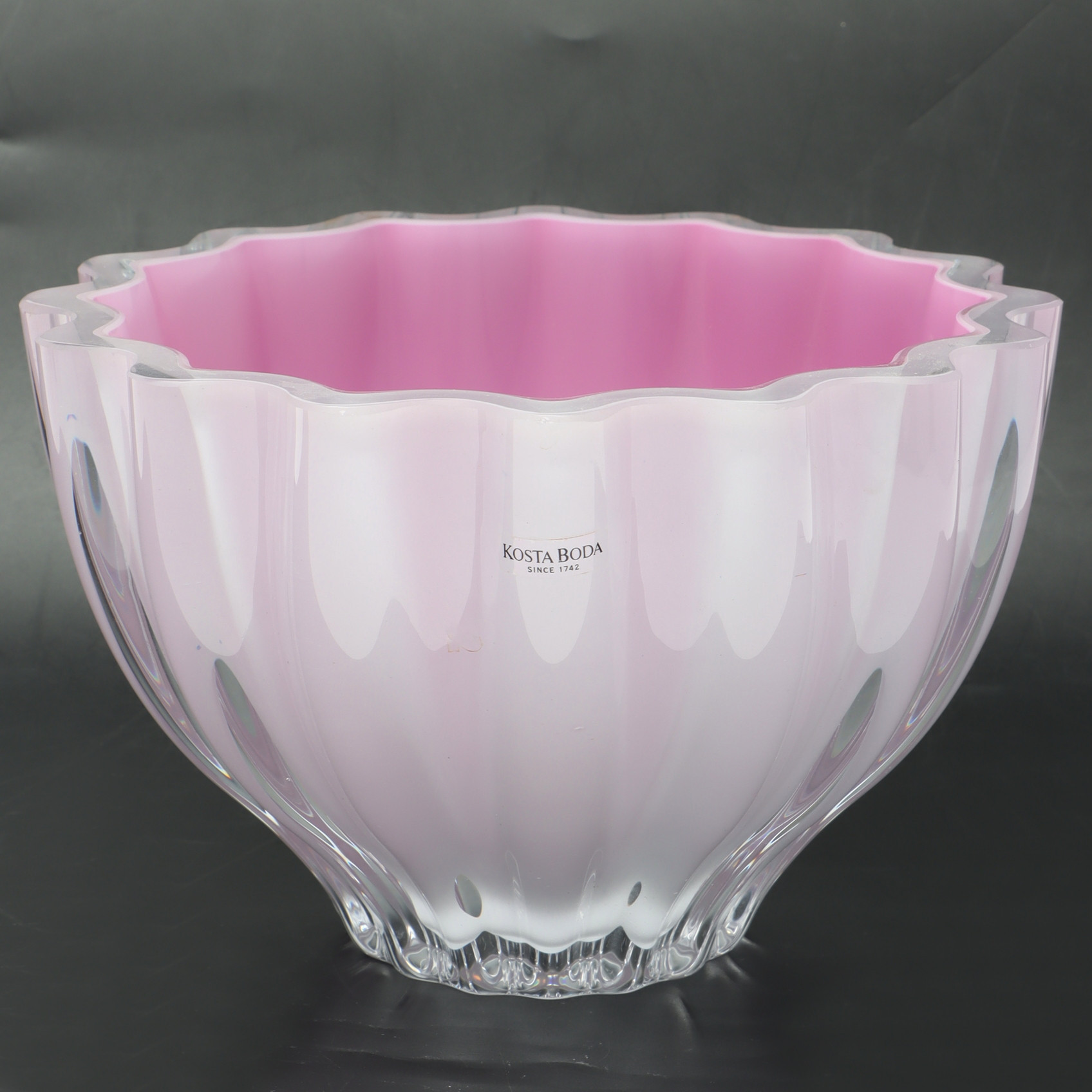 ANN WÅHLSTRÖM. Skål, "Hot pink", konstglas, Kosta Boda, signerad.