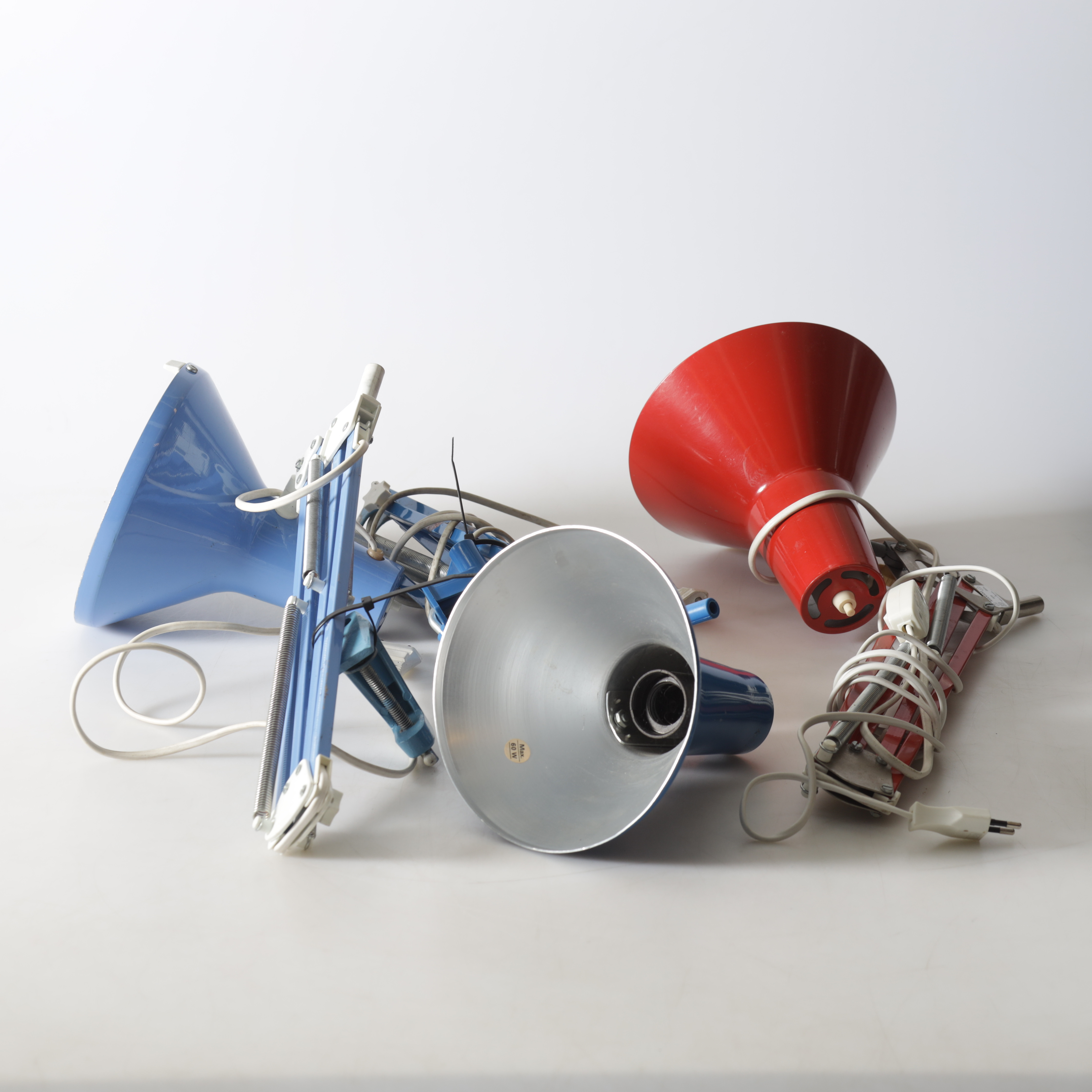 SKRIVBORDSLAMPOR, 3 st, metall, Maxam och HCF, Danmark, 1900-tal.