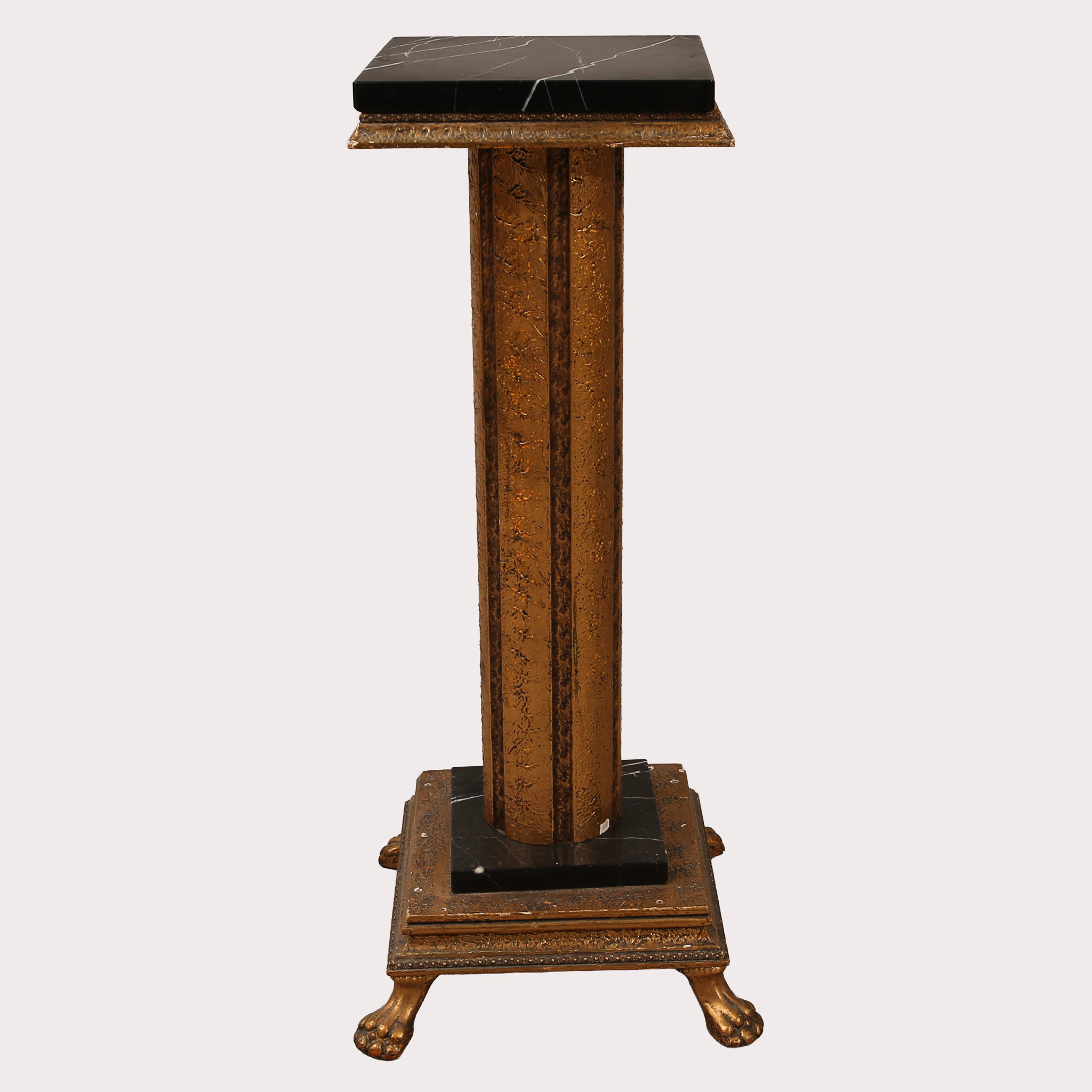 PIEDESTAL, guldförgylld med stenskiva och lejontassar.