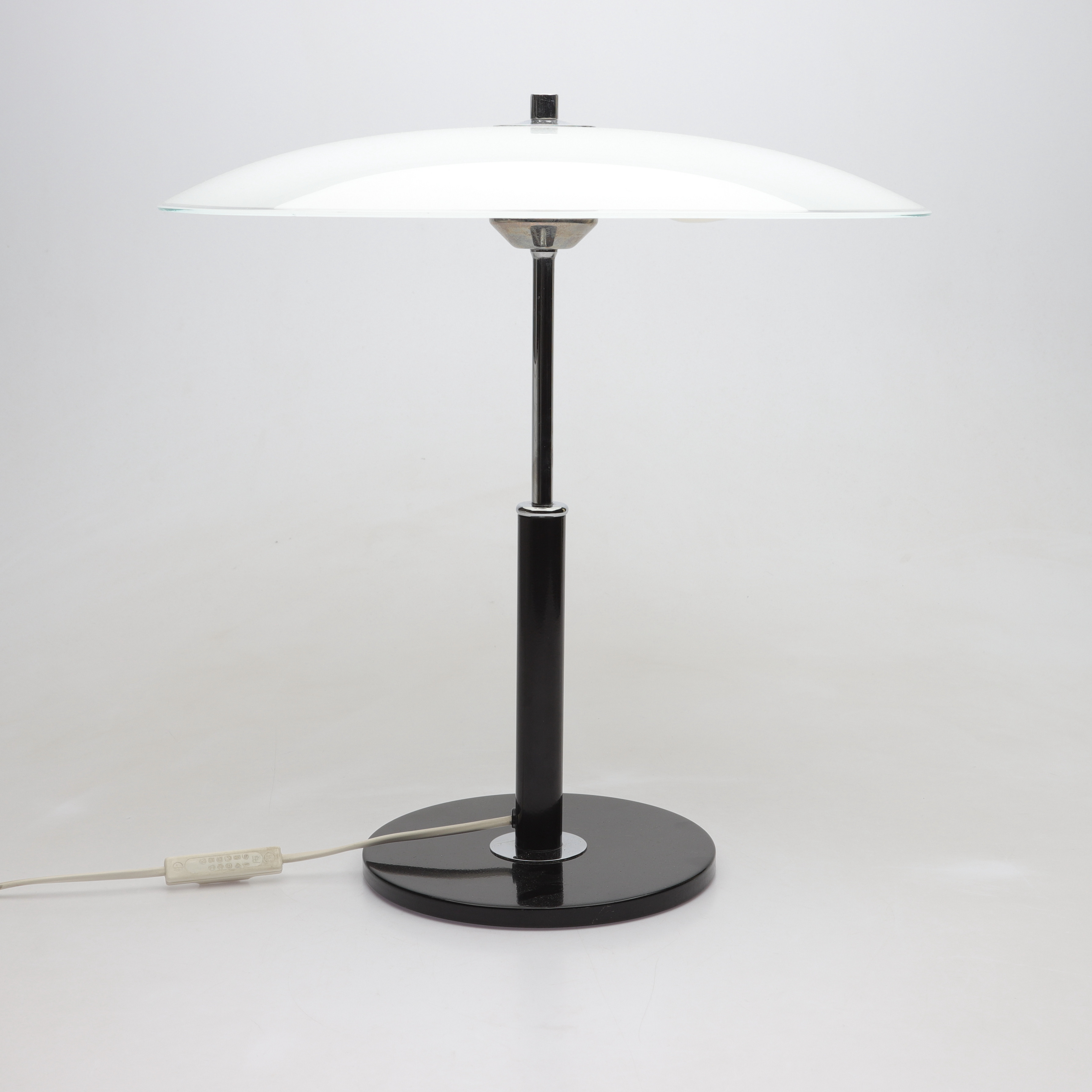 KARIN MOBRING. Bordslampa, "Solist", metall och opalglas, IKEA, 1990-tal.