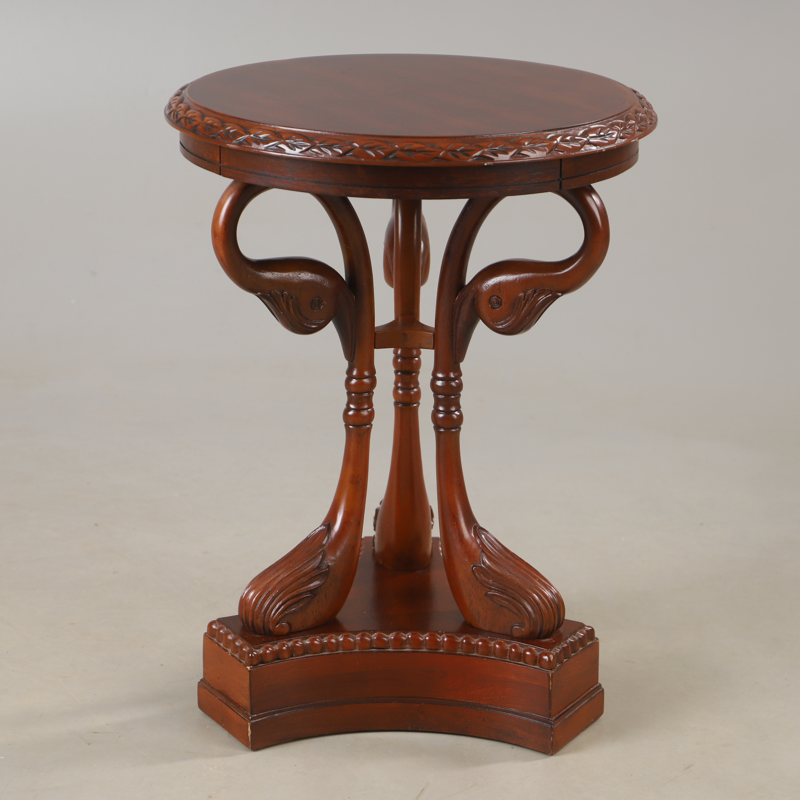 SIDOBORD, mahogny med dekor av svanar, 2000-tal.