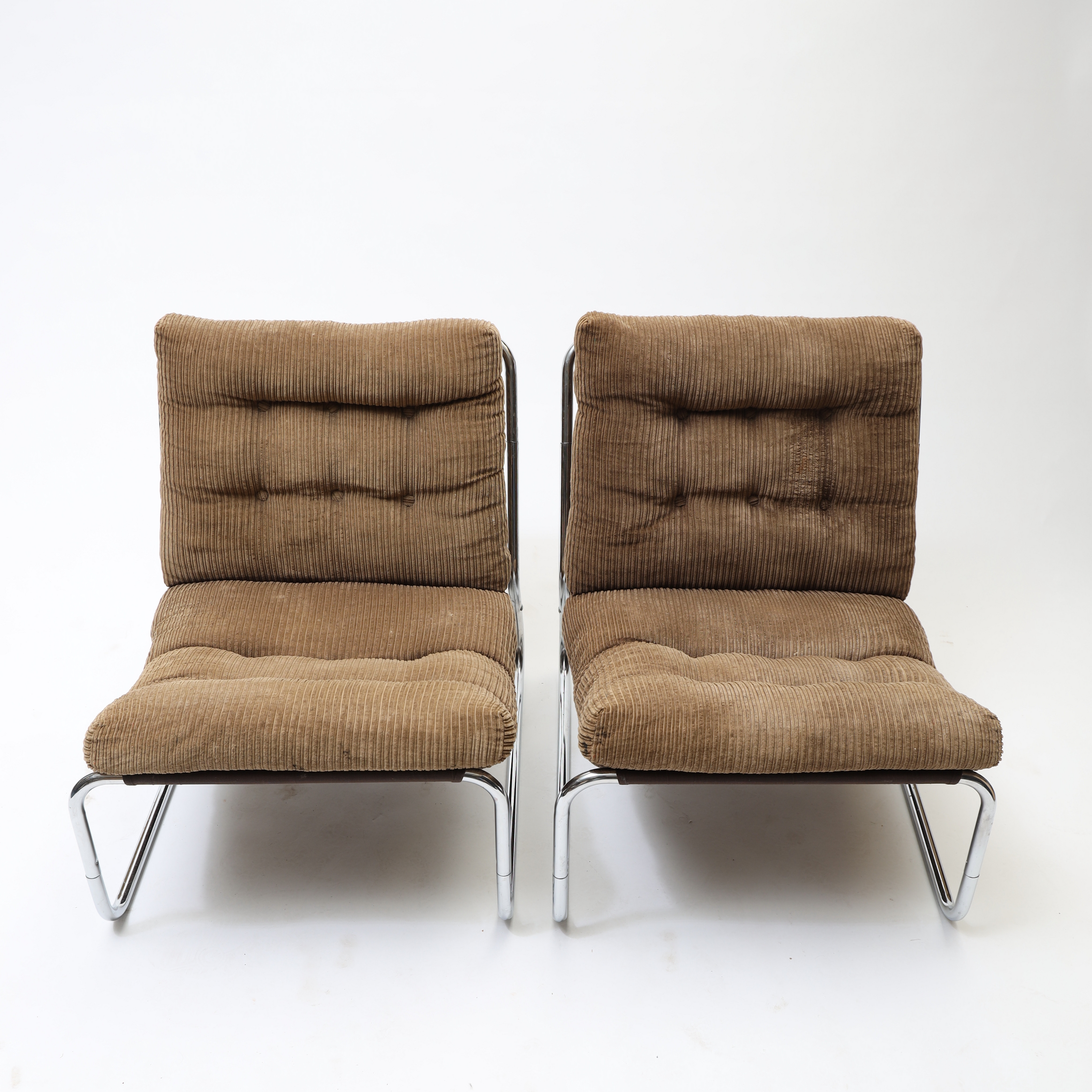 FÅTÖLJER ETT PAR, 1970-tal, kromat stål och brunt manchestertyg.