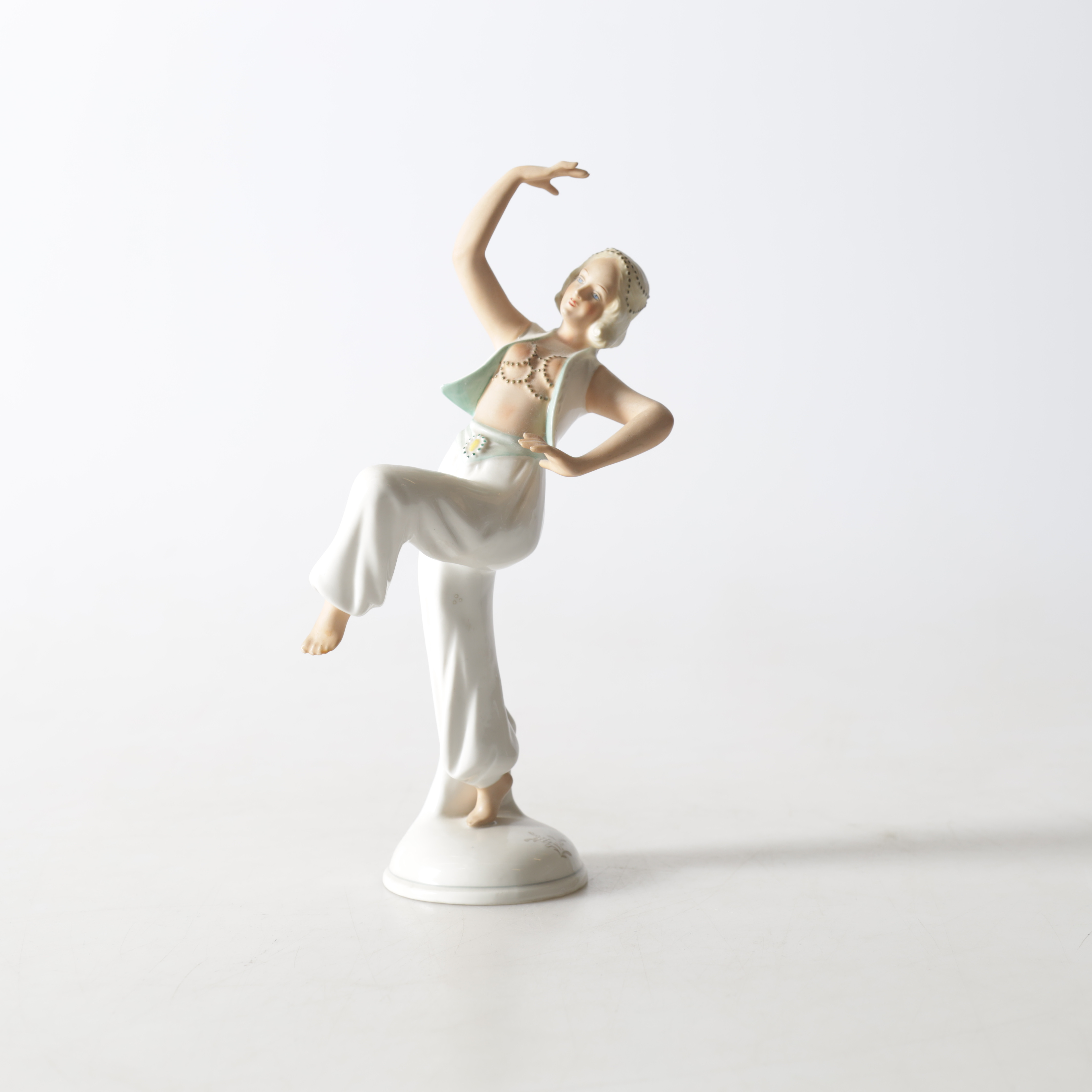 KURT STEINER. figurin, porslin, Schaubach Kunst, Tyskland, 1900-talets första hälft.