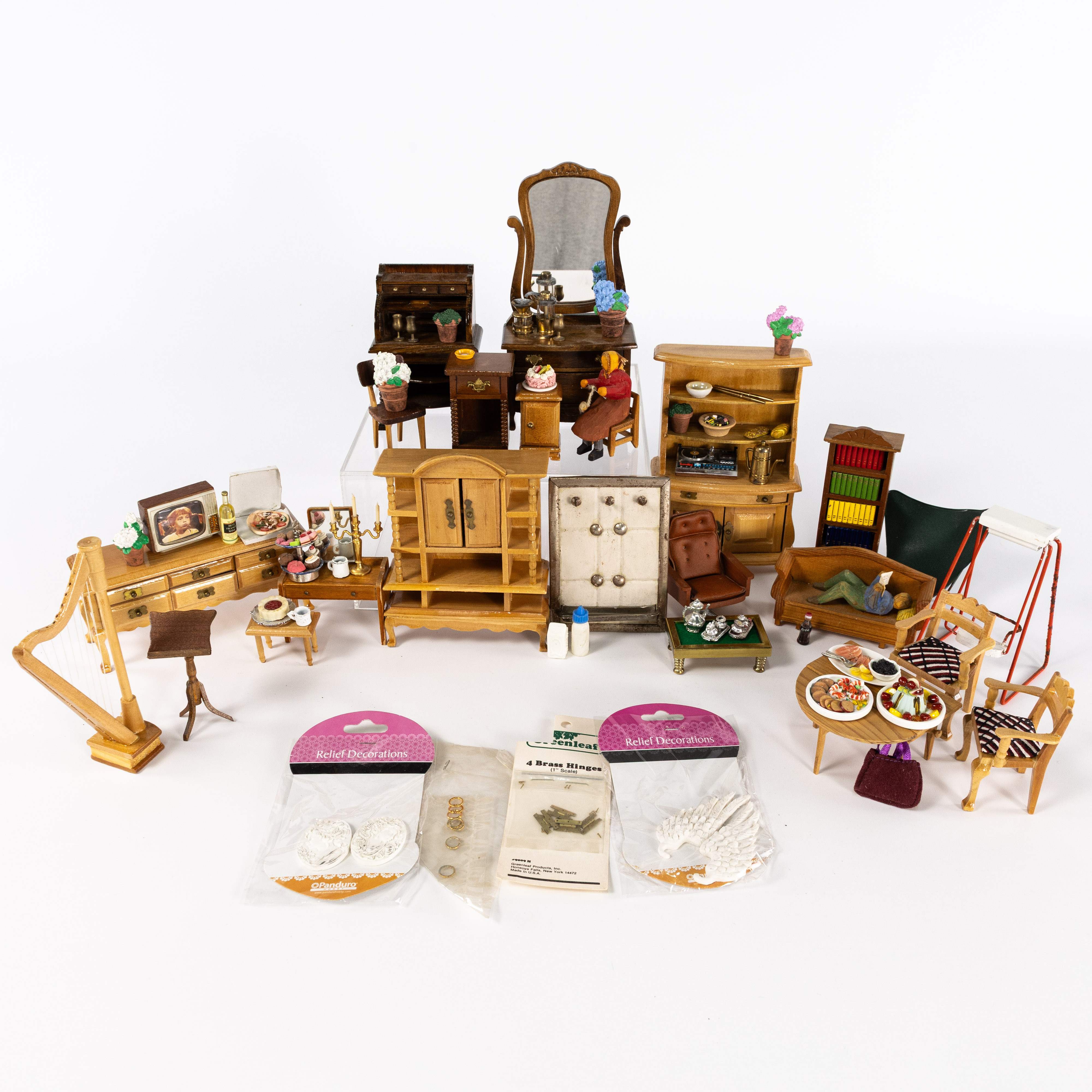 DOCKMÖBLER, ett parti, bl a Lundby.