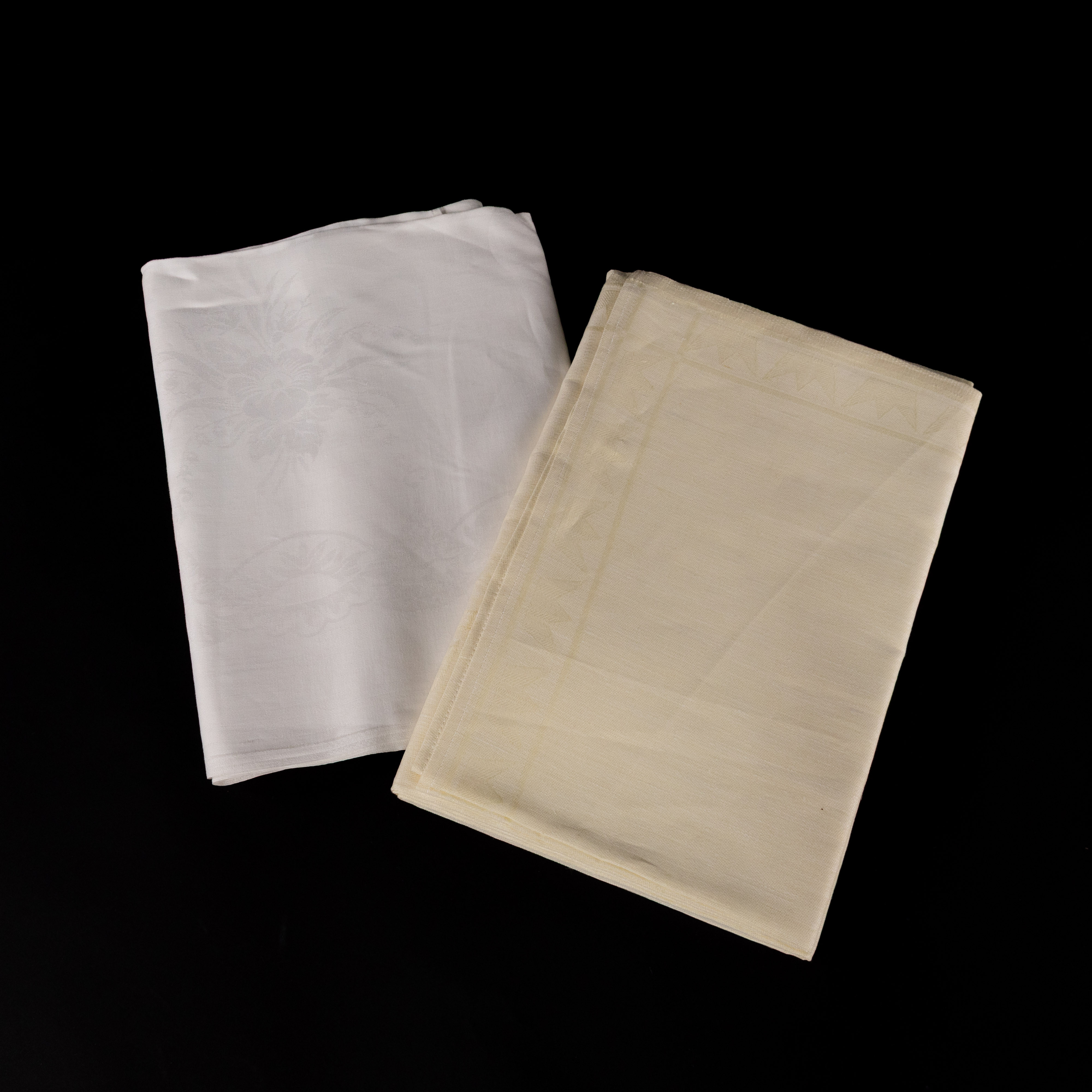 LINNEDUKAR, 2 st, 200 x 120 cm och 240 x 150 cm.